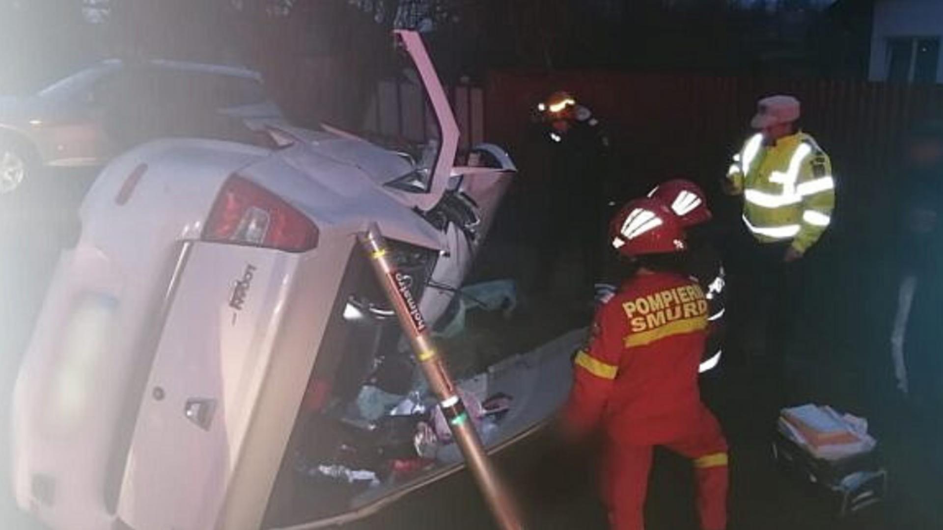 IMPACT violent în Suceava cu o ambulanță în misiune: O femeie a murit și o altă persoană a ajuns la spital
