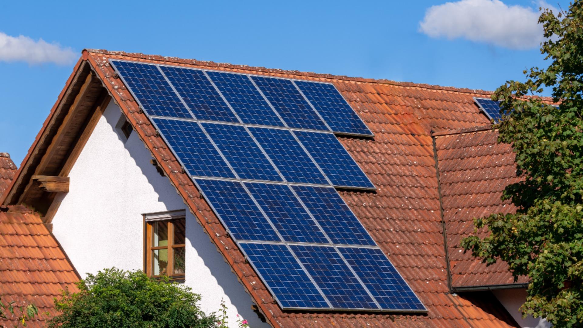 Panourile solare sunt înlocuite de balcoane solare. Foto/Profimedia