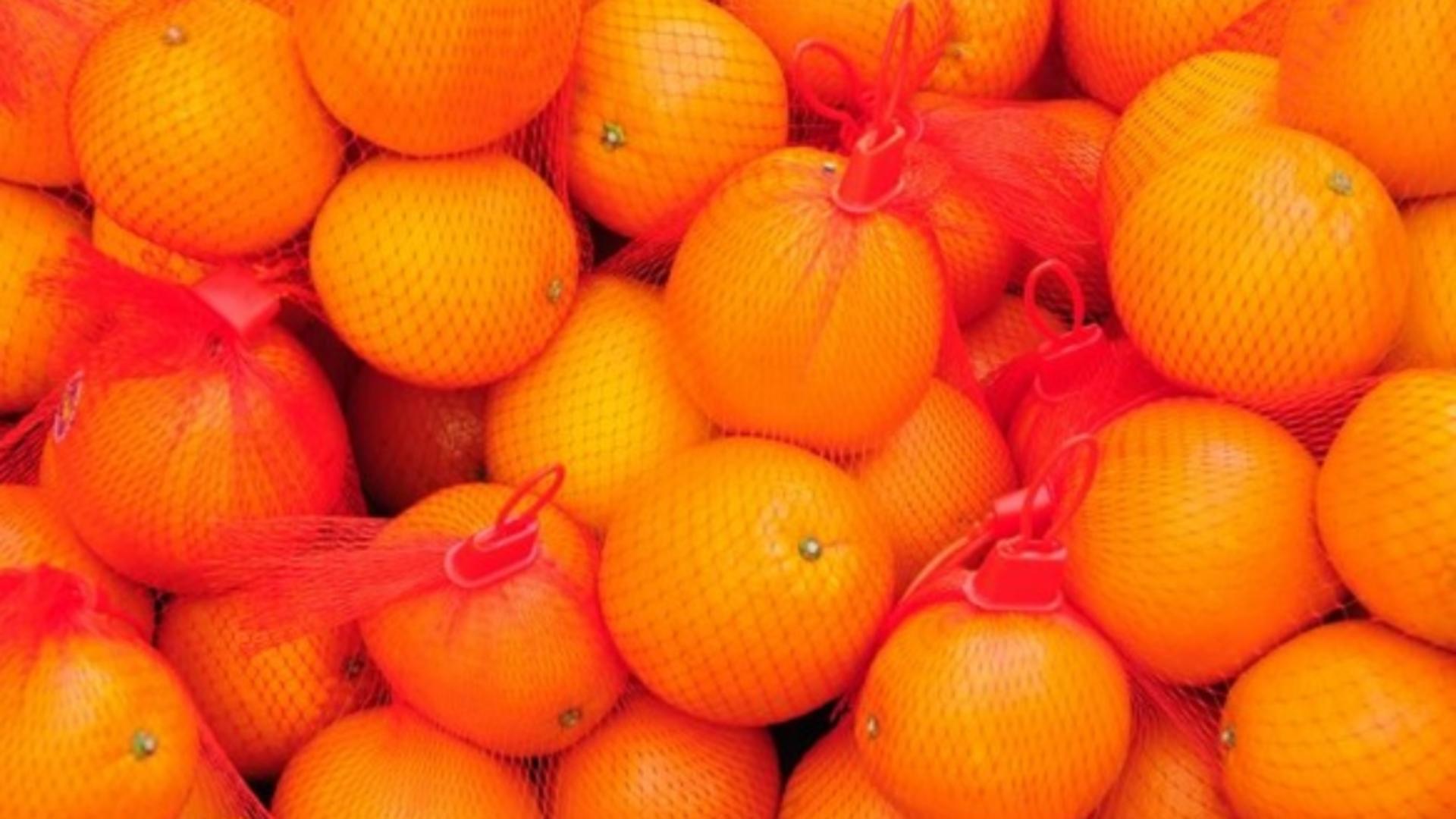 Motivul surprinzător pentru care portocalele se vând numai în plase roșii