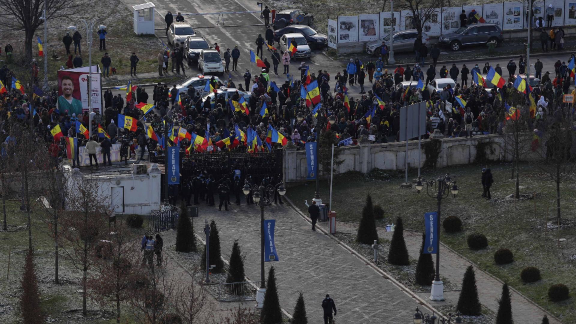 Protestatarii se mută în Piața Victoriei - Foto: INQUAM