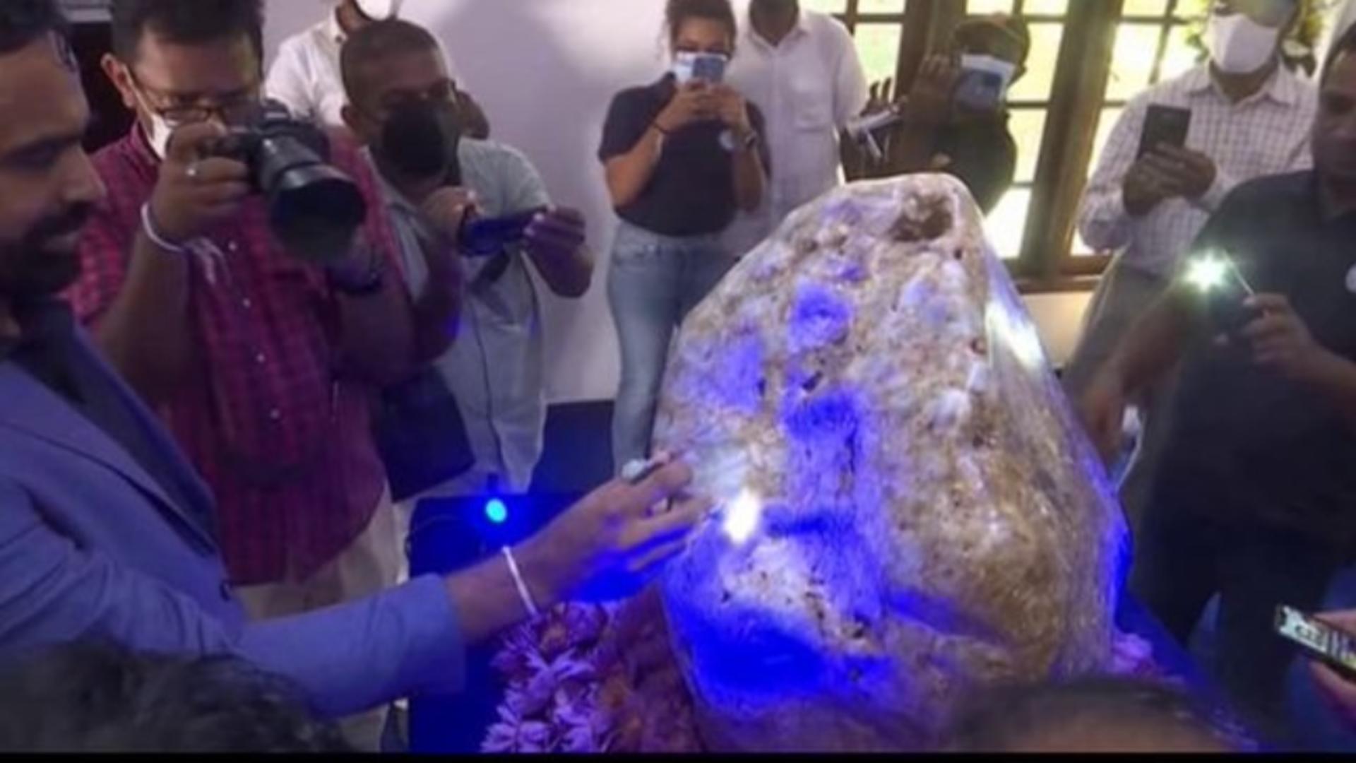 Cel mai mare safir din lume - descoperit în Sri Lanka Foto: Twitter.com