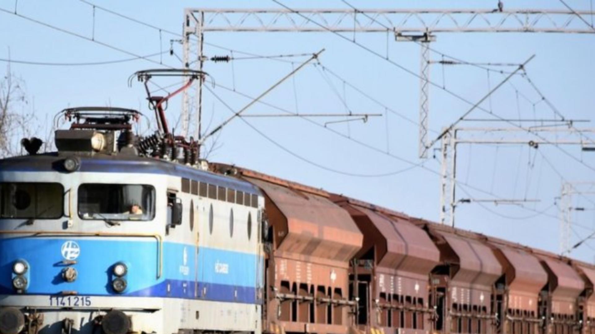 TRAGEDIE imensă la Focșani - Un adolescent de 16 ani s-a electrocutat pentru un SELFIE pe tren
