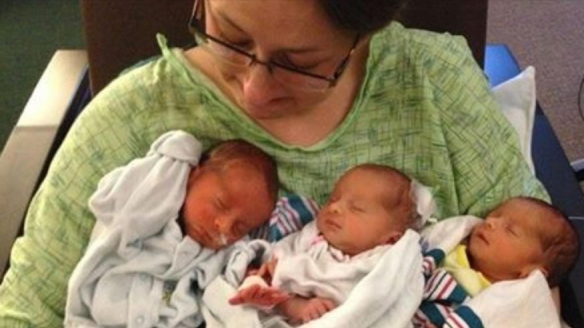 Femeia a apucat să-și țină tripleţii în braţe câteva minute. După 10 zile, a murit!