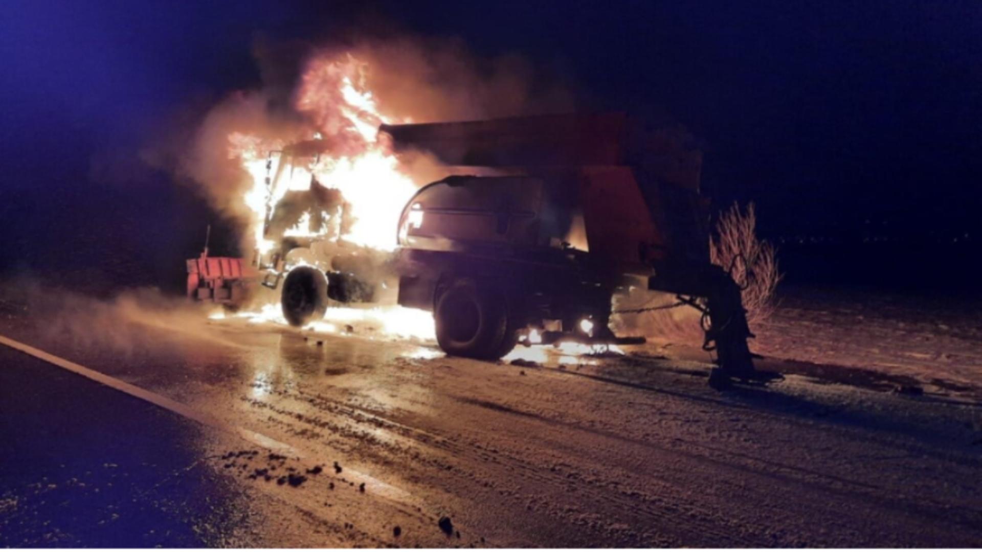 Autospecială deszăpezire în flăcări / Captură foto News Bucovina