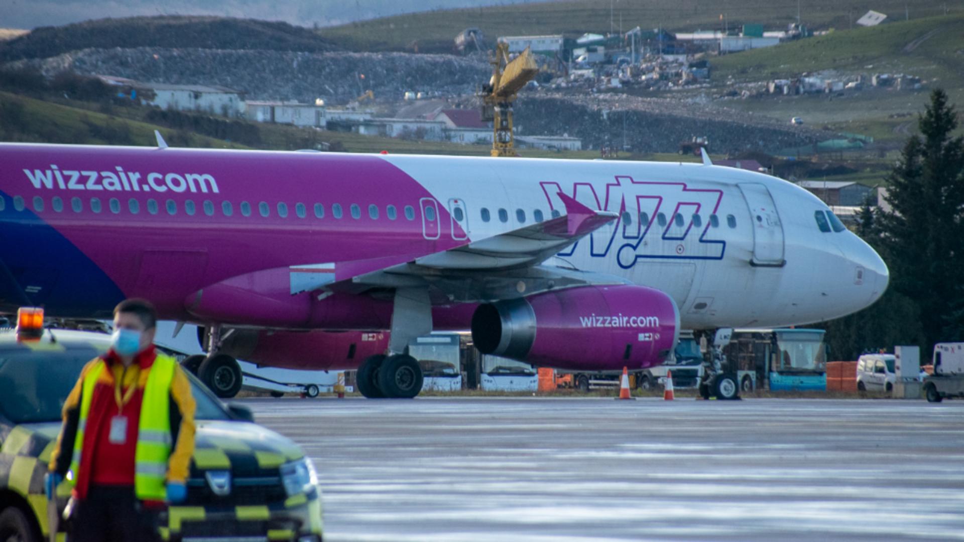 Panică pe aeroportul din Cluj: avion scos de pe pistă din cauza vântului puternic 