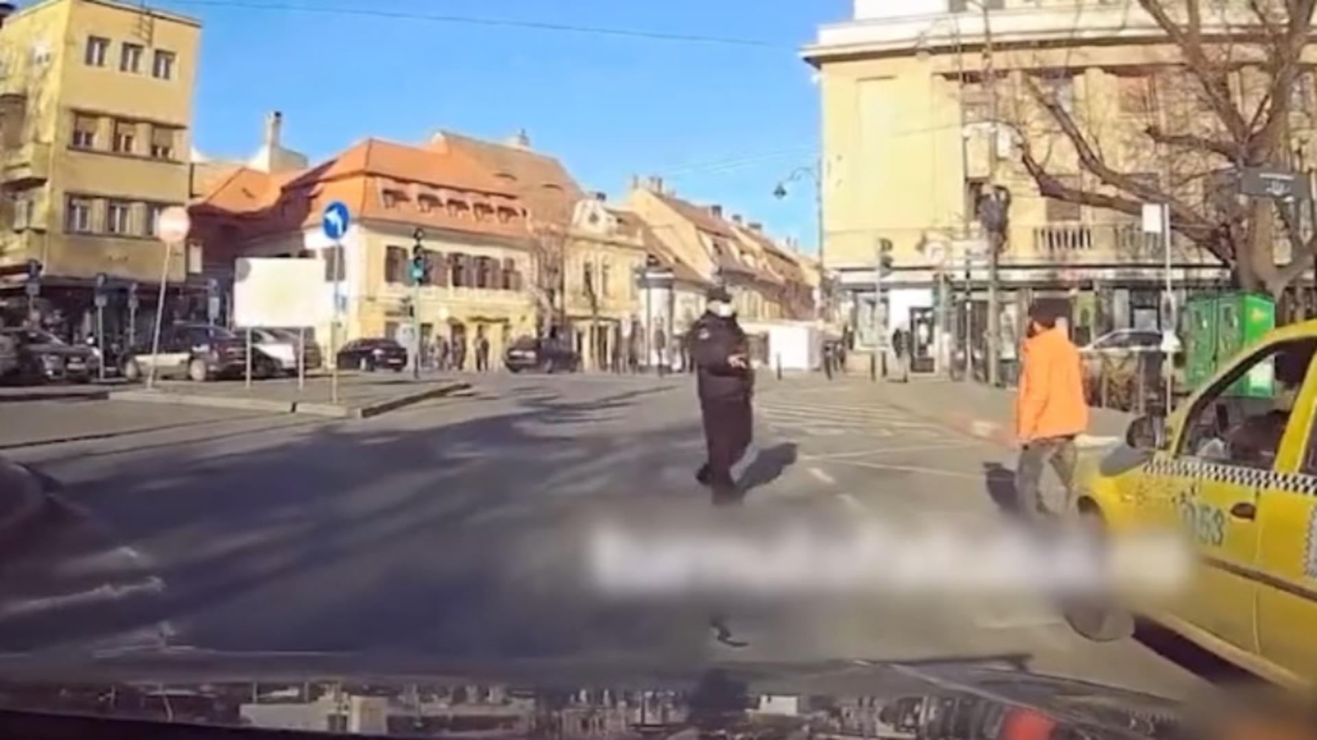 Incident șocant, în Sibiu: om al străzii, bătut crunt de polițist pentru că nu avea mască