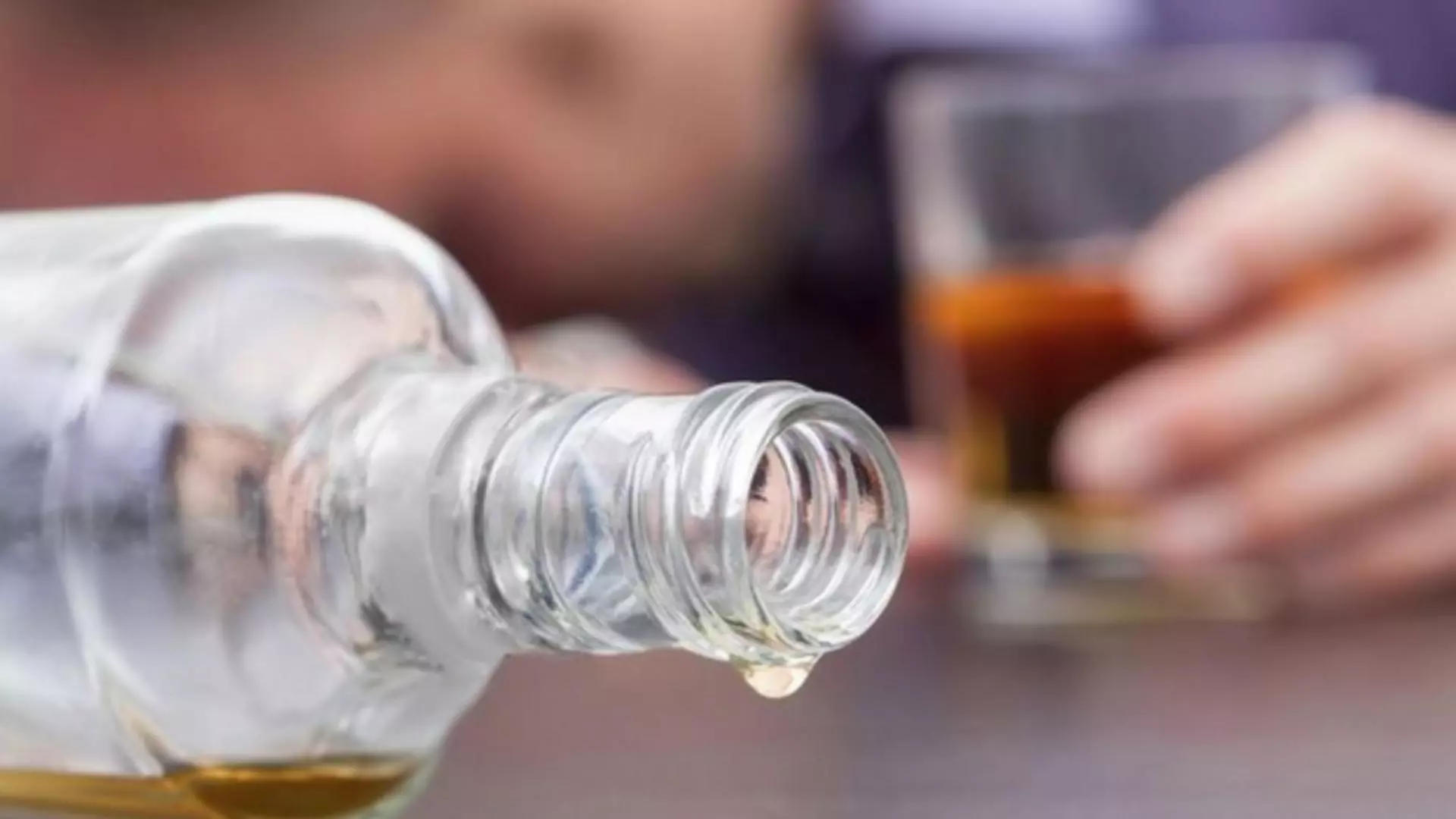 Ce se întâmplă, de fapt, în corpul tău dacă bei alcool pe stomacul gol