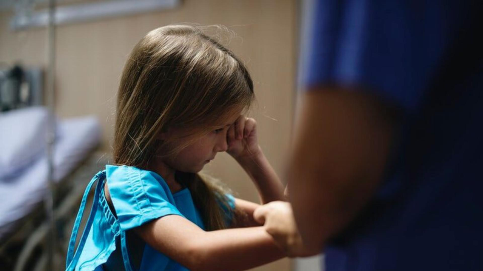 Copil la medic (foto generic)