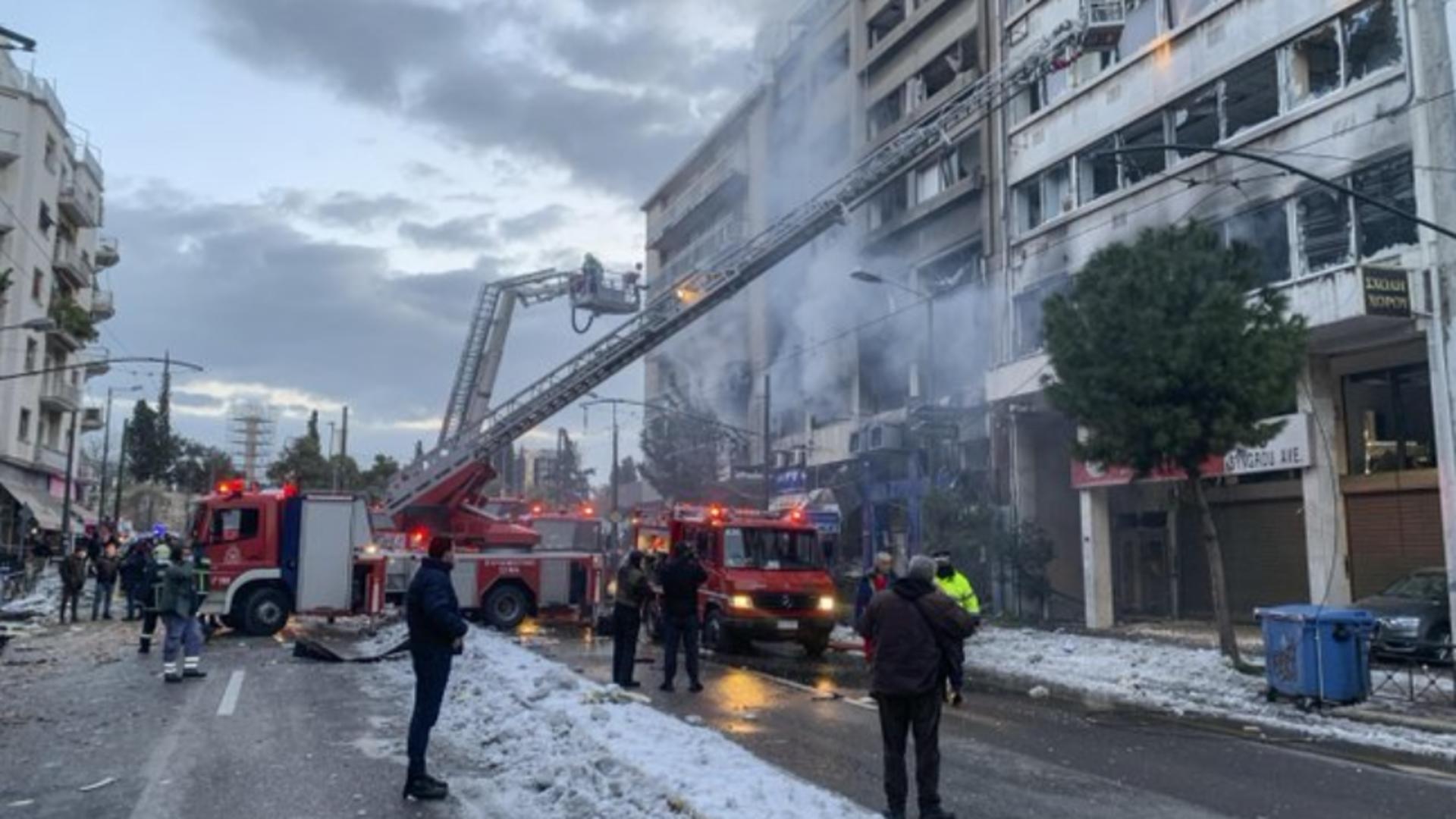 EXPLOZIE devastatoare urmată de incendiu în Atena - Cel puțin 3 victime și clădiri distruse Foto: Reuters, AP/Twitter