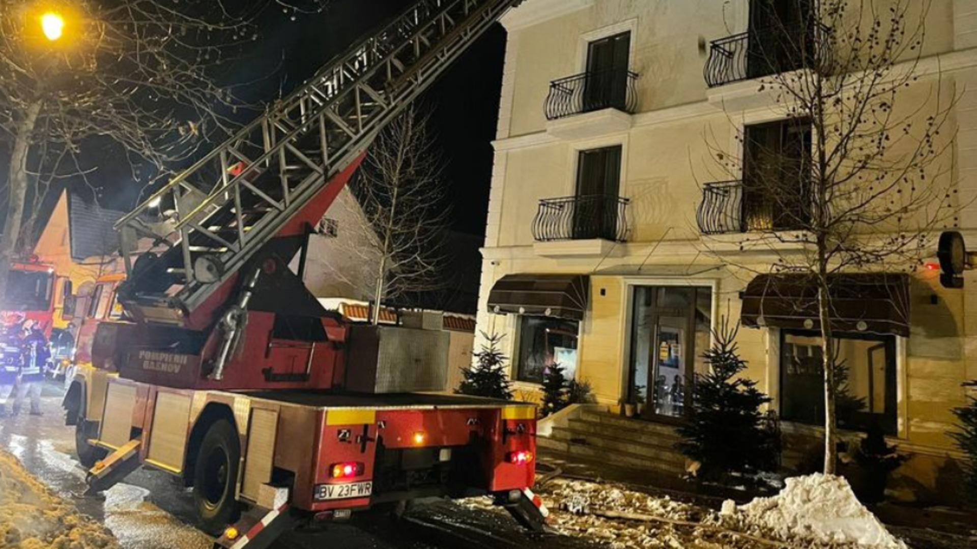 Clipe de coșmar la Râșnov! 60 de turiști, evacuați din hotel după un incendiu violent