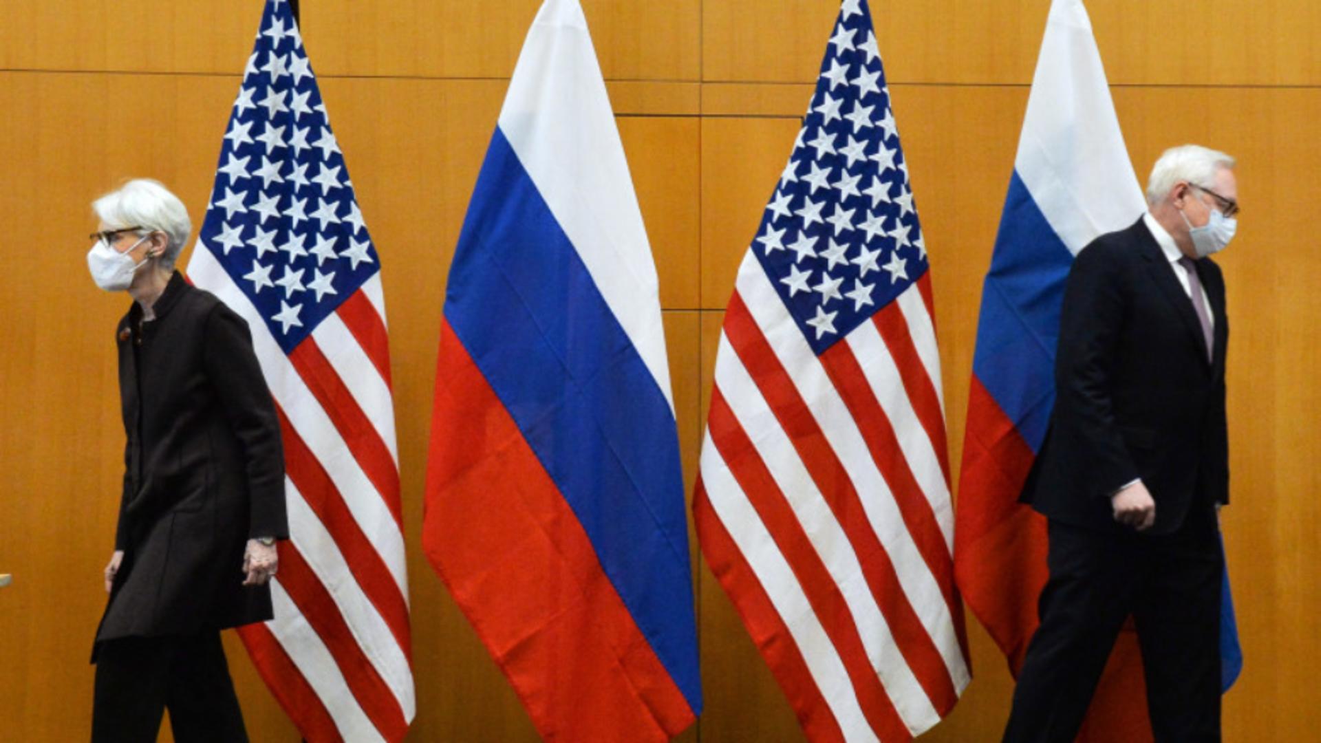 Secretarul adjunct de stat american Wendy Sherman și vice-ministrul rus de externe, Serghei Ribakov (Profimedia)