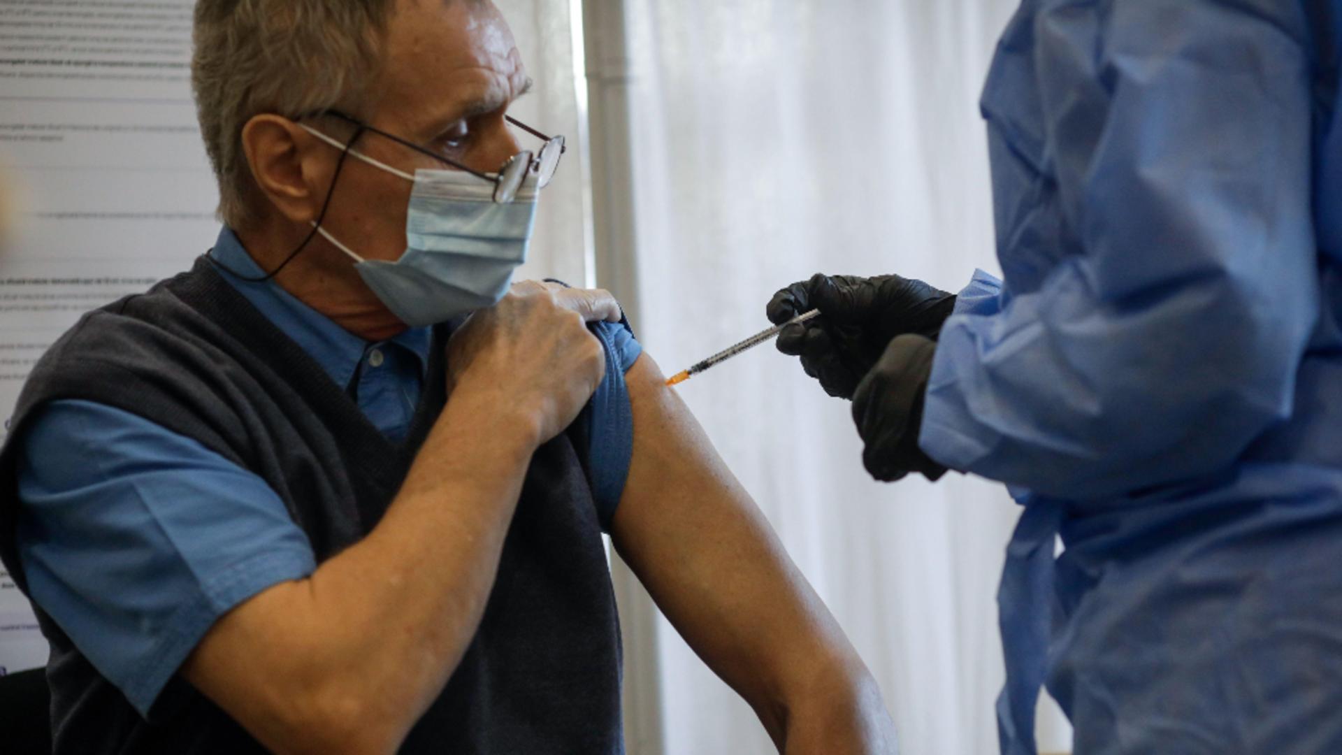 Vaccinareaanti-COVID, obligatorie de azi, în Grecia / Foto: Profi Media