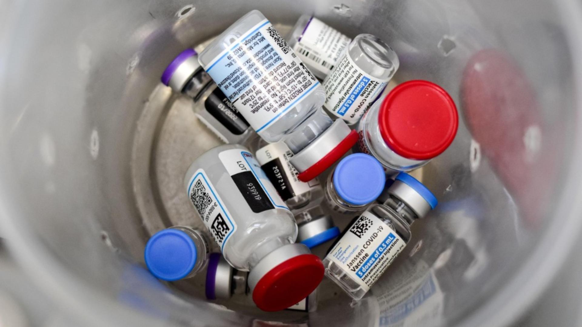 Furt la centrul de imunizare: mai multe doze de vaccin anti-Covid au dispărut / Foto: Profi Media