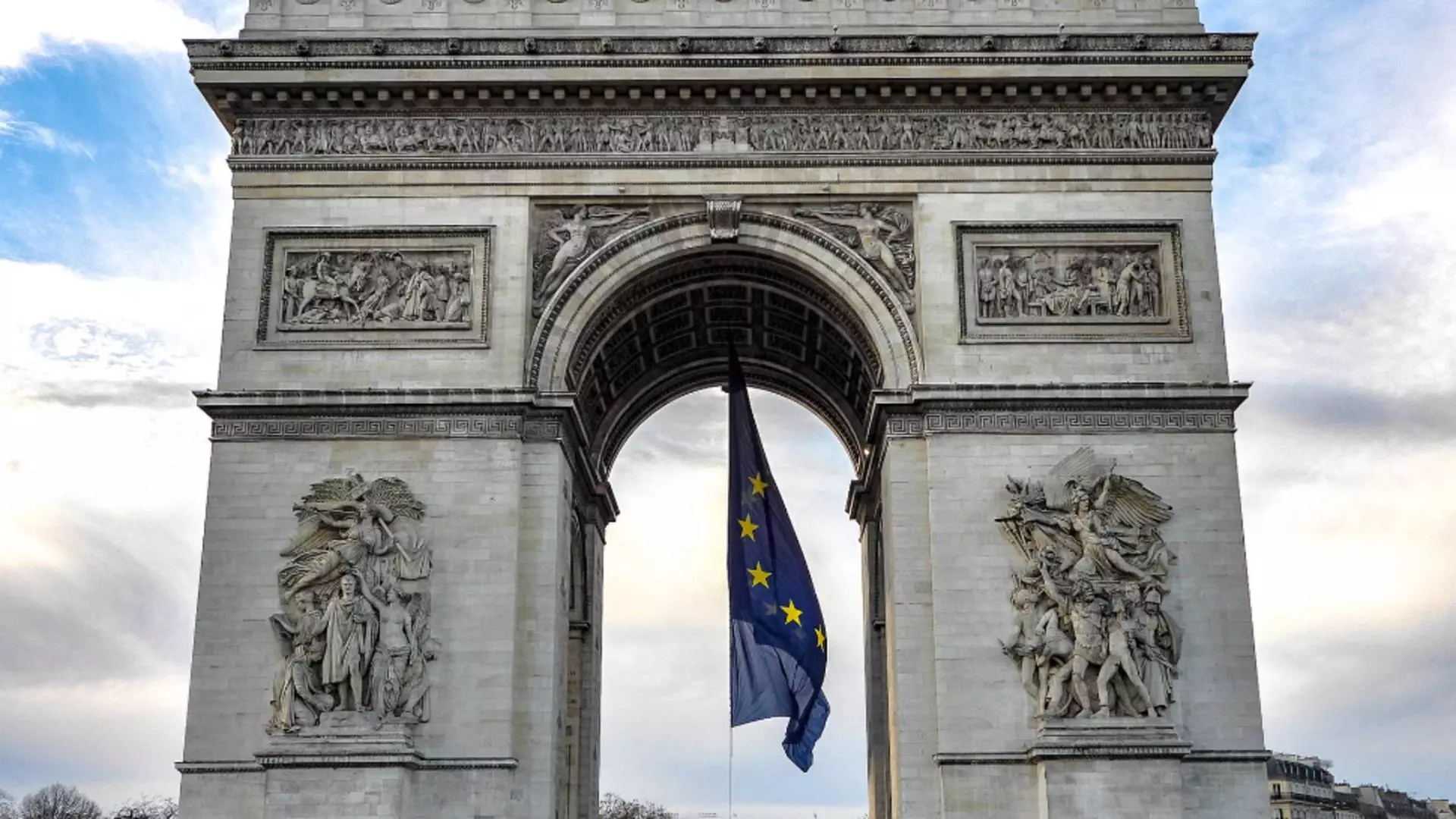 Steagul Uniunii Europeane/ Arcul de Triumf din Paris / Profimedia