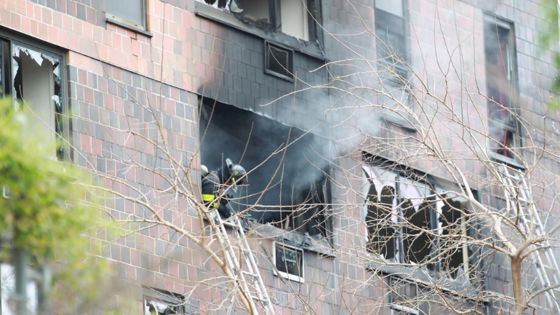 Incendiu devastator, în Bronx: Foto: Profi Media / G.N.Miller / NYPost