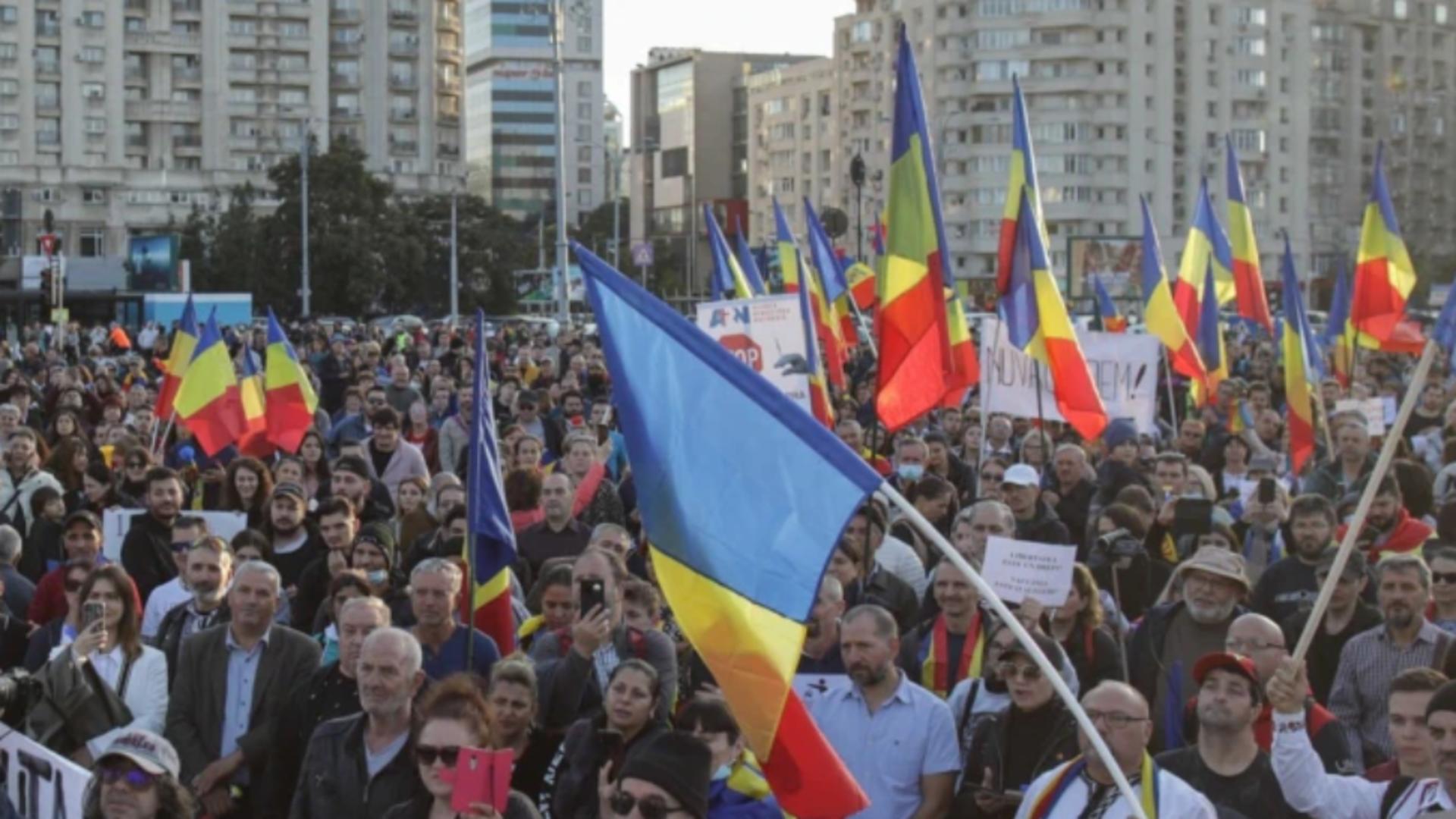 PROTEST de amploare în Capitală - Revoltă față de restricții și vaccinare, după decizia CCR