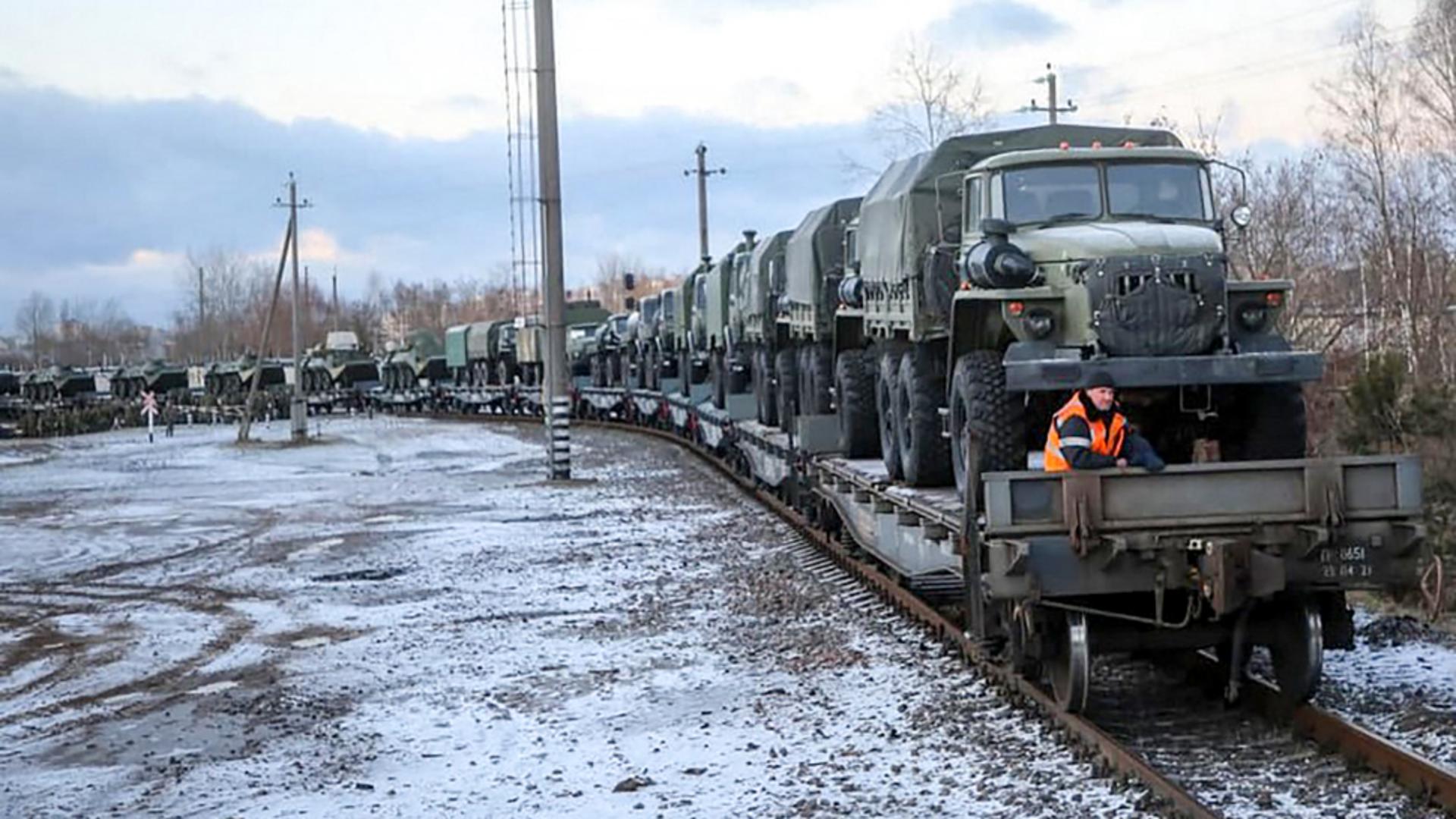 Aproape 130.000 de soldați ruși sunt comasați la granița cu Ucraina. Foto/Profimedia