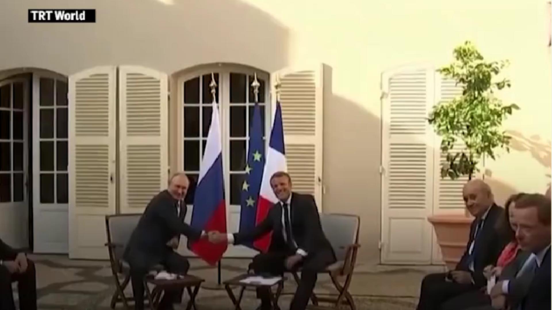  Emmanuel Macron alături de Vladimir Putin / Captură video