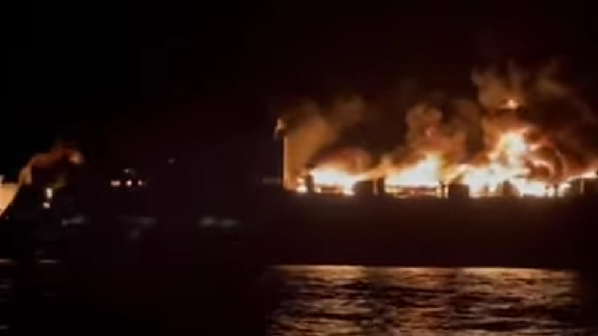 VIDEO Incendiu VIOLENT la bordul unui feribot cu aproximativ 300 de pasageri, în Grecia: cum se simt oamenii