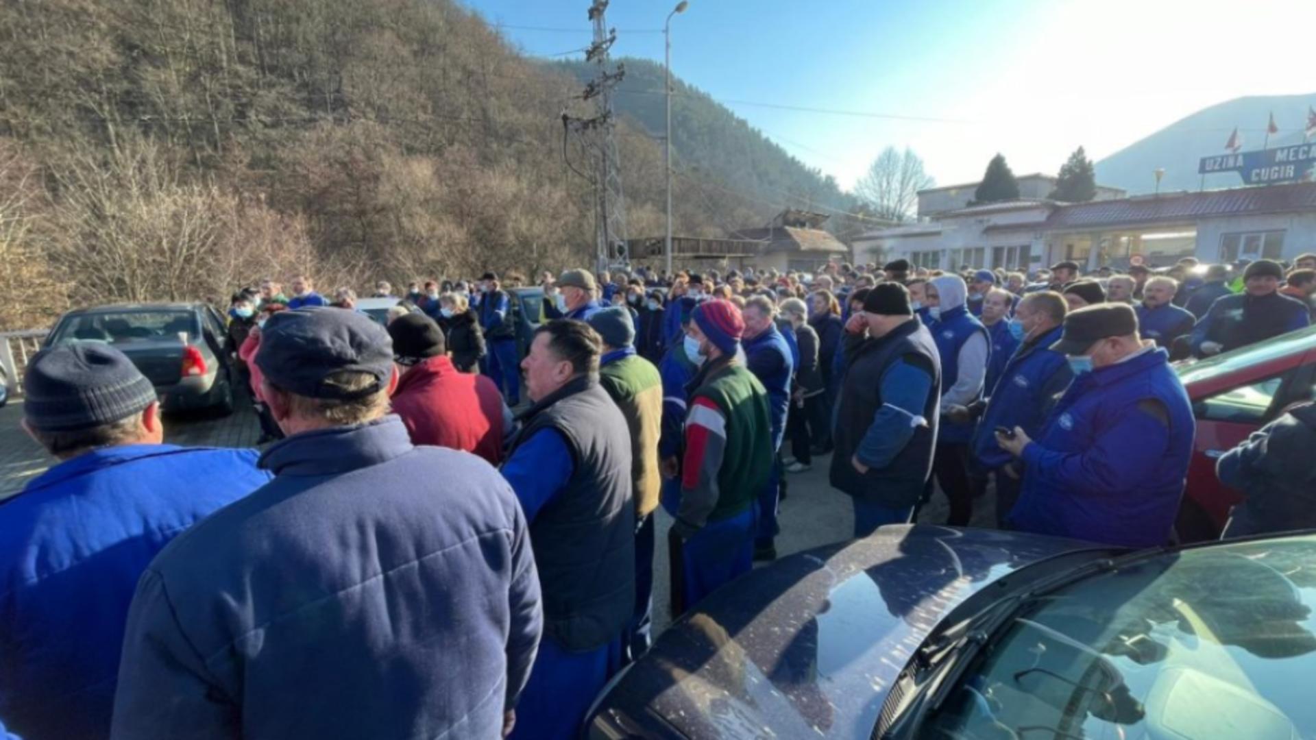 Protest la Uzina Mecanică din Cugir/ Captură foto Alba24.ro