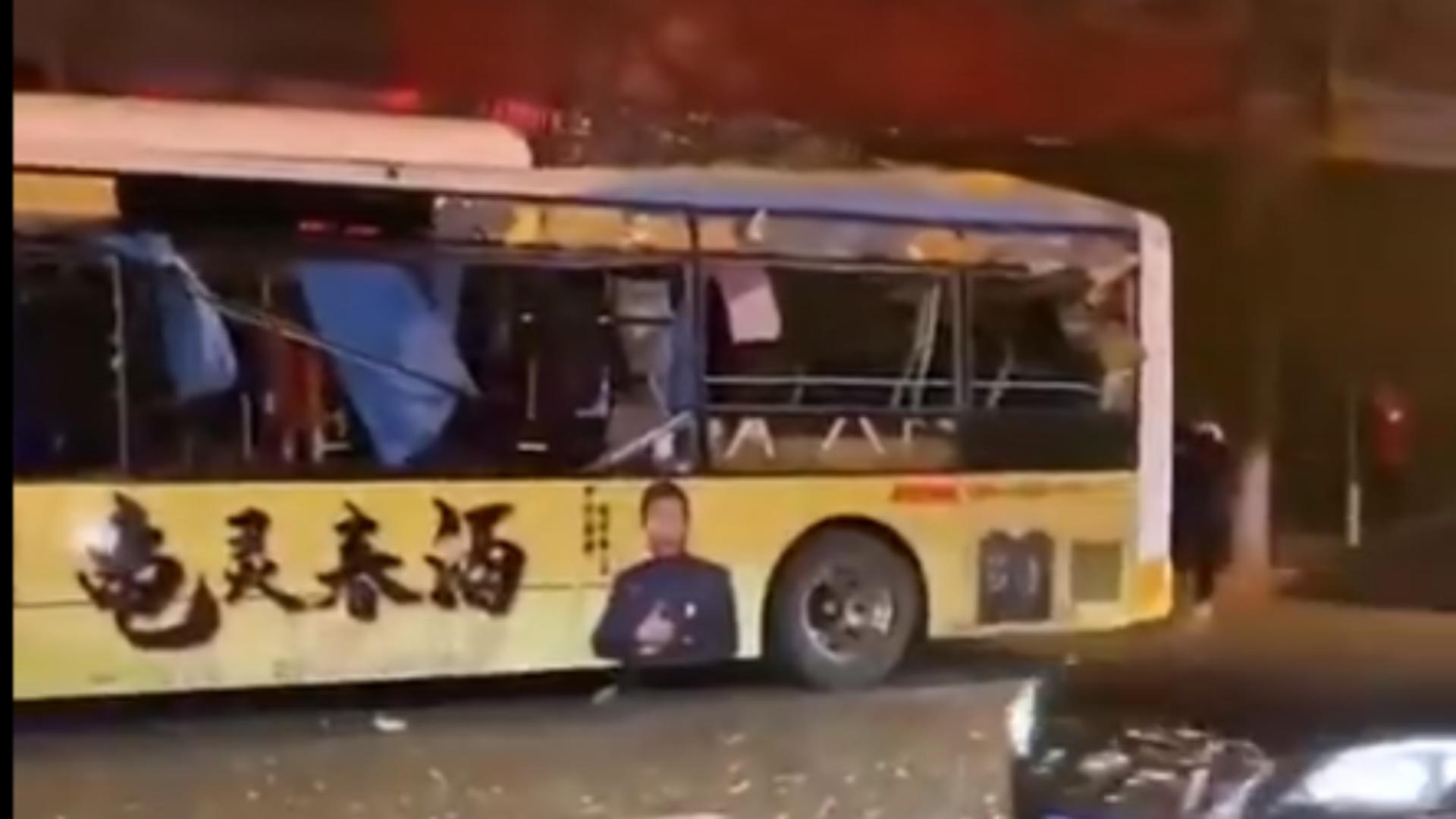Autobuzul după deflagrație (captură video)