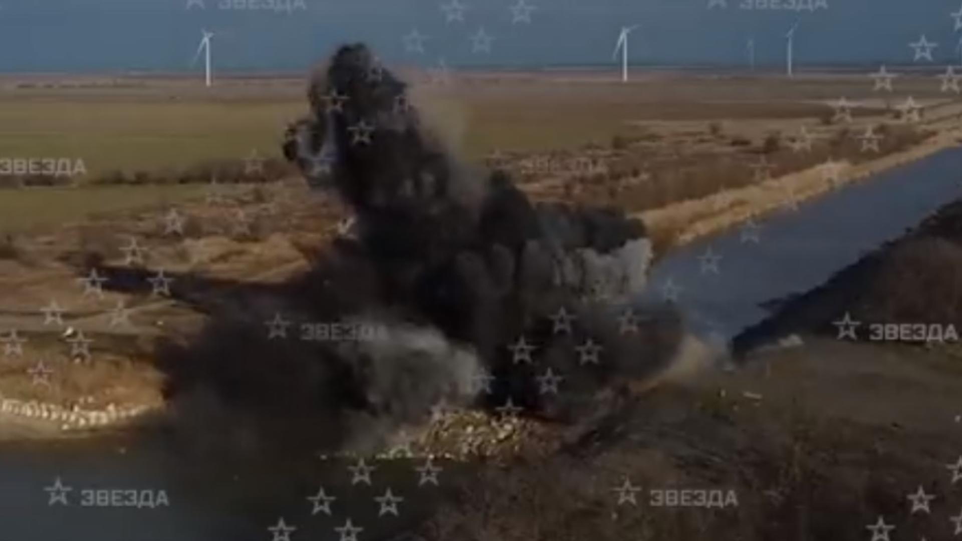 Trupele ruseşti au aruncat în aer un baraj nordul Crimeei