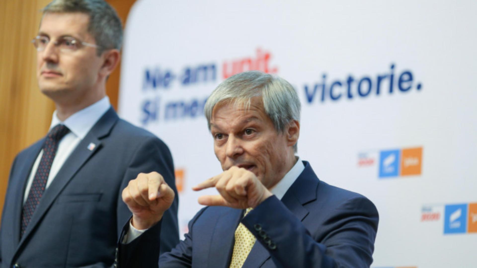 Scandal cu acuzații după plecarea lui Dacian Cioloș din USR - VIDEO