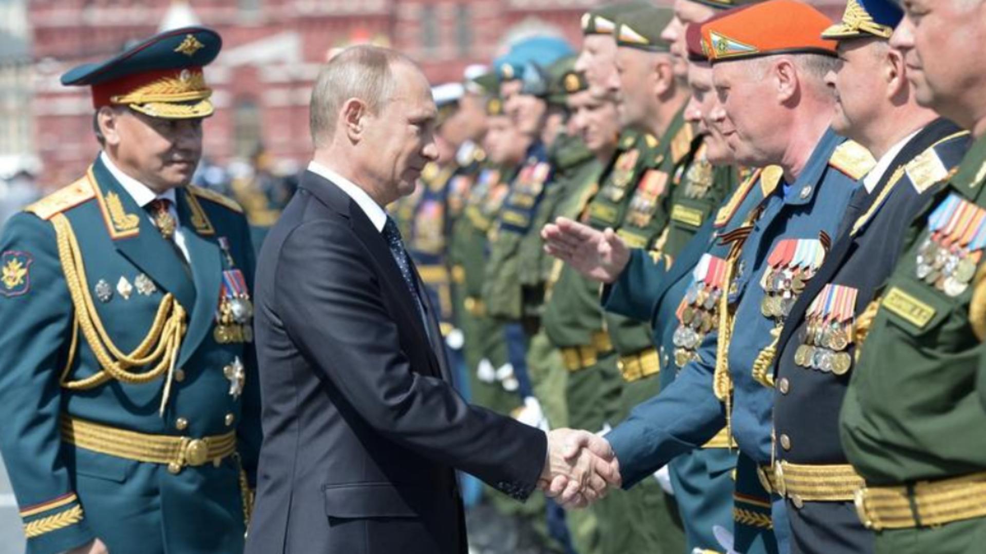 Serghei Șoigu și Vladimir Putin