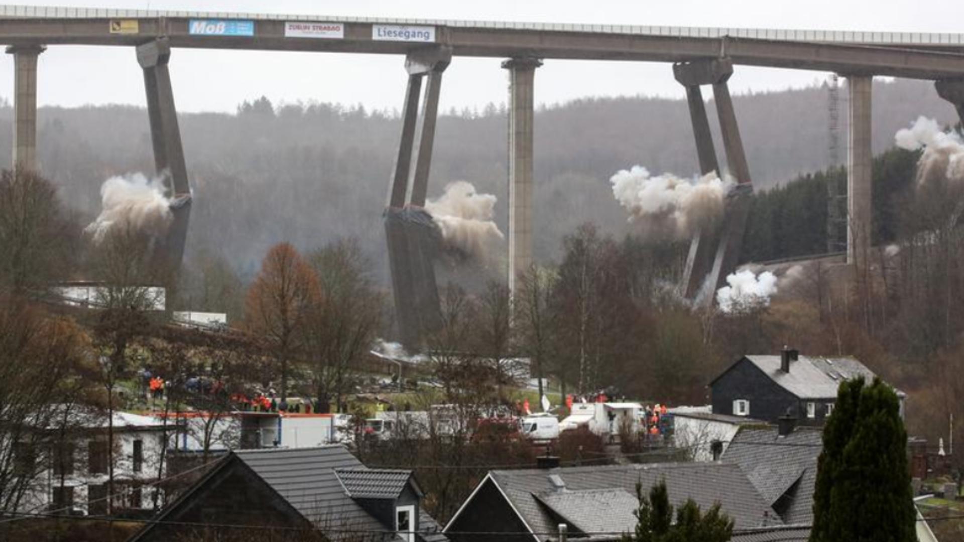 Imagini fabuloase din Germania - POD, aruncat în aer cu 120 de kilograme de explozibil