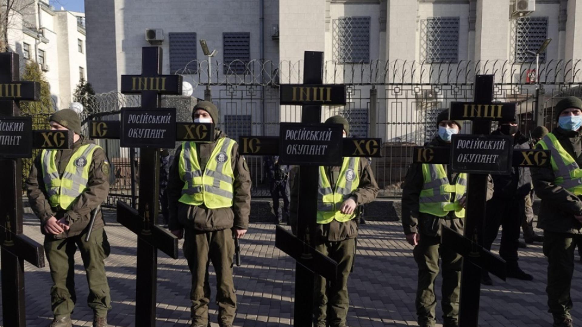 Ambasada Rusiei la Kiev, păzită de forțe de ordine ucrainene