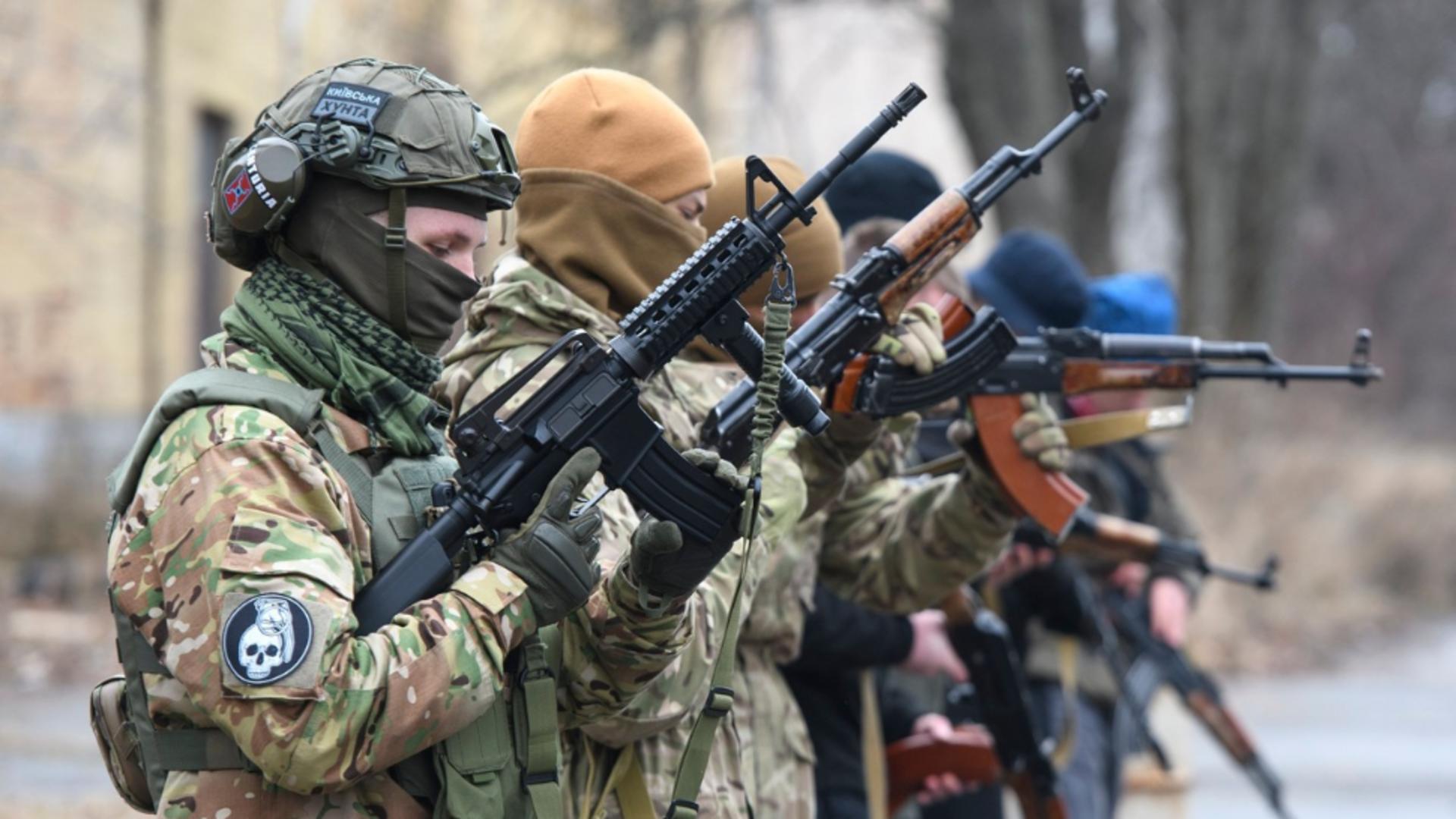 Ucraina se pregătește de luptă/ Profimedia
