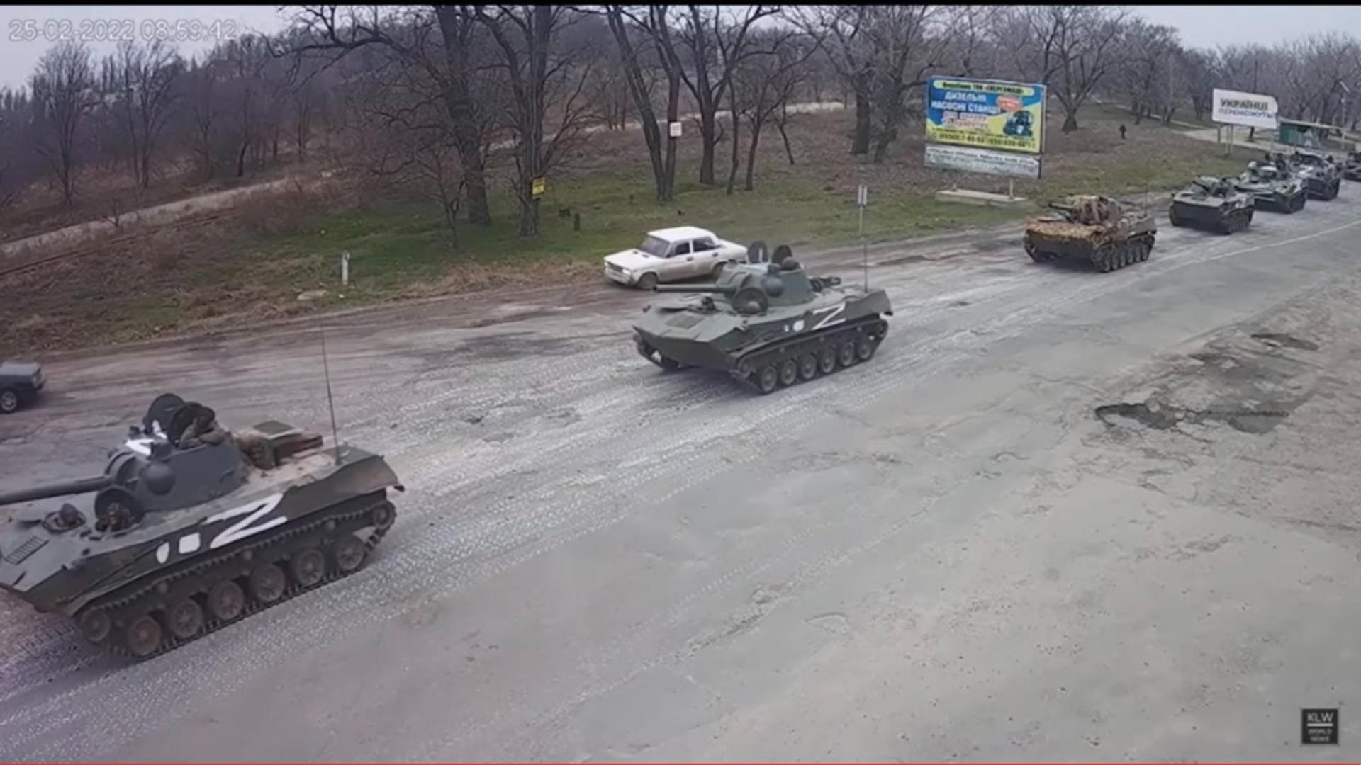 Tancuri rusesti la marginea Kievului (twitter)