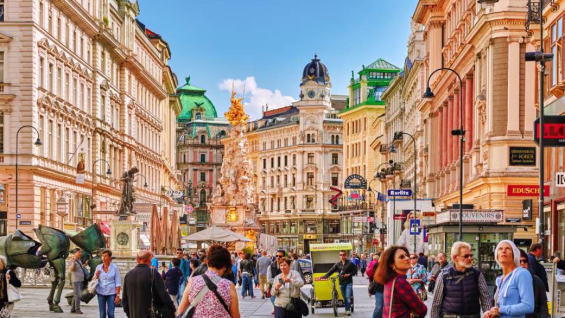Românii din Viena pot primi 200 de euro fără să facă nimic. Ce acte sunt necesare?