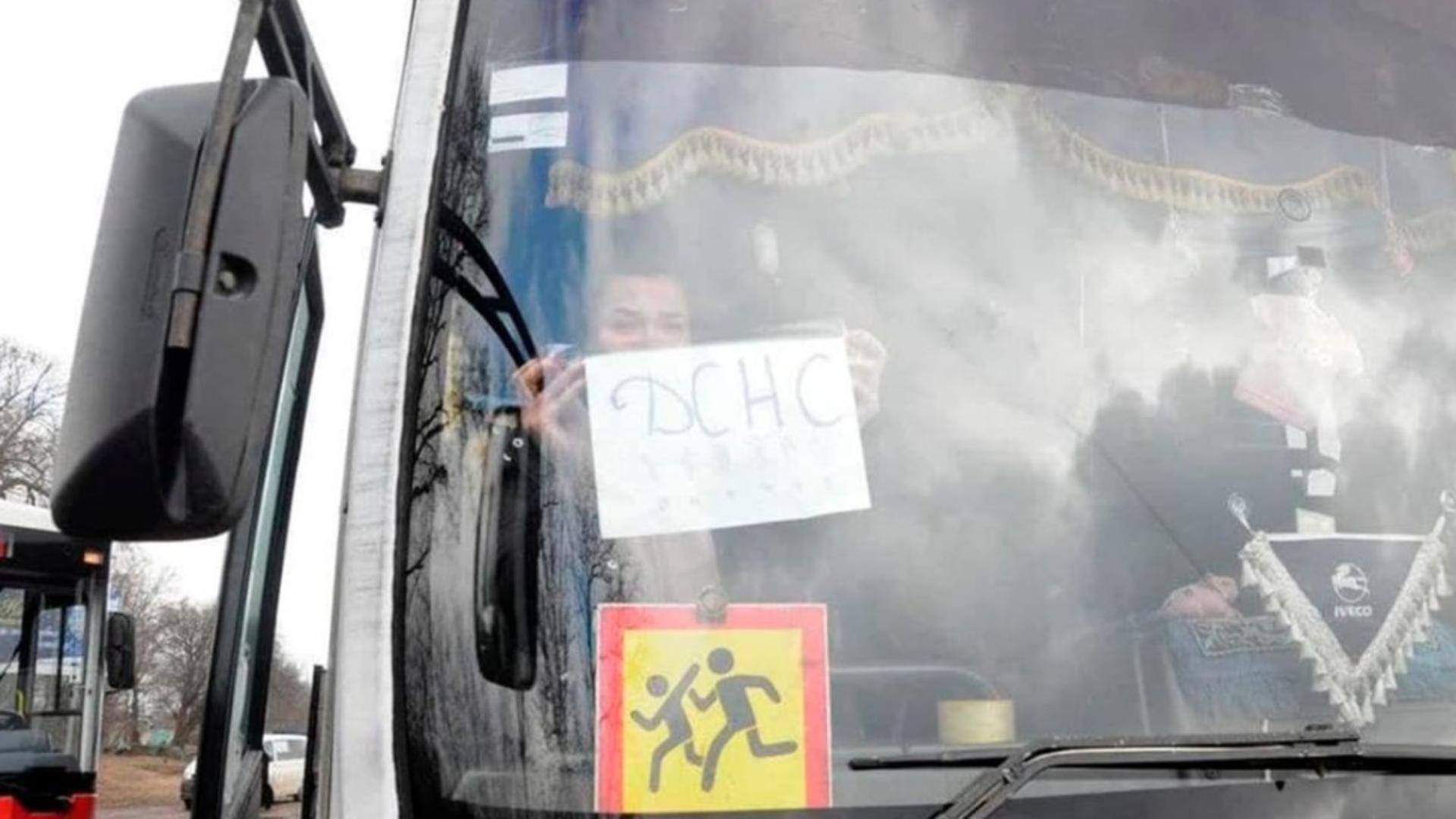 Evacuarea din jurul Kiev, OPRITĂ de soldații ruși - 50 de autobuze cu civili au fost BLOCATE