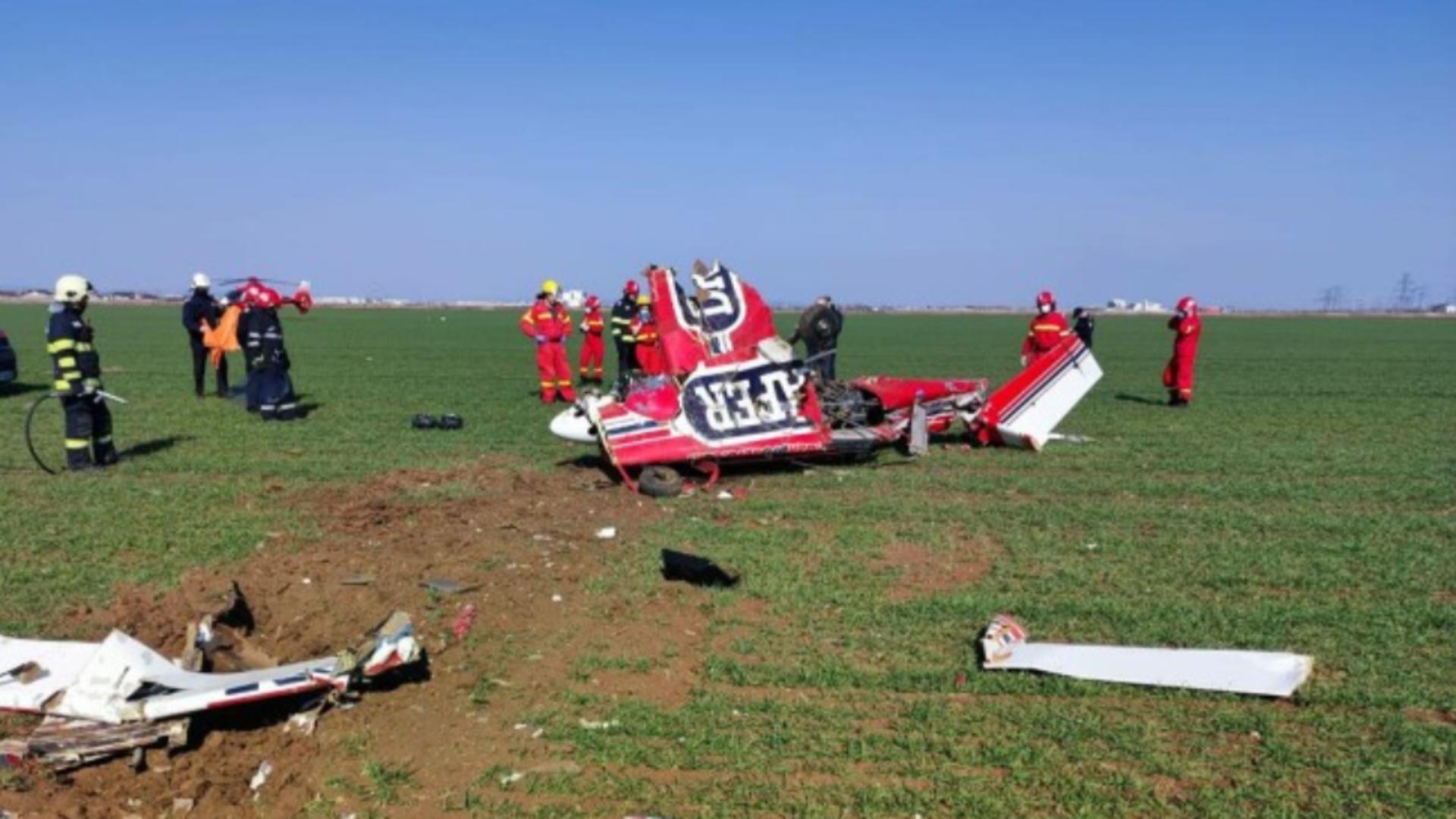 Un avion de acrobație s-a prăbușit, în Prahova! Pilotul a MURIT