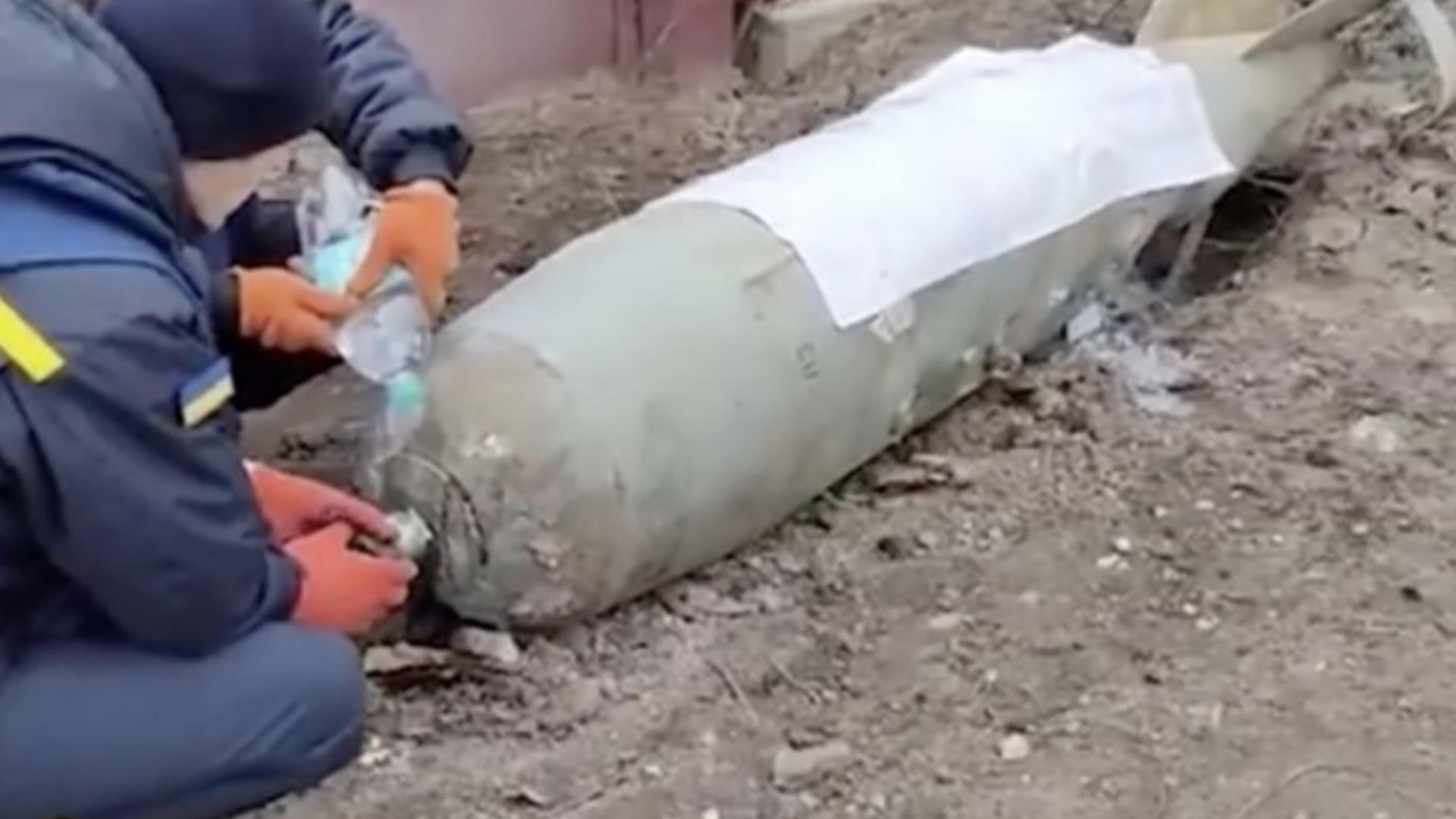 Bombă cu defragmentare dezamorsată de ucrianeni. Foto/Captură video