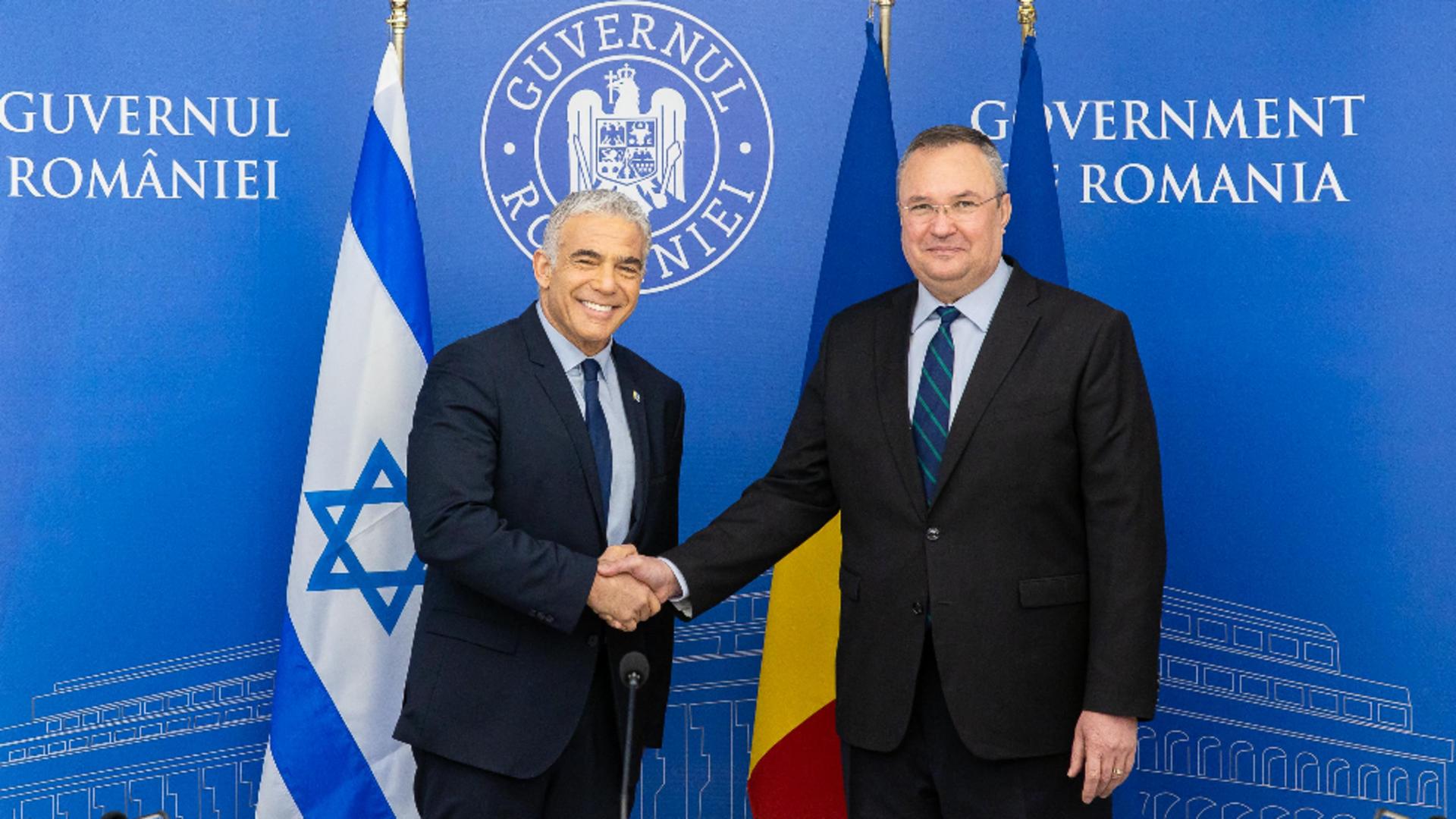 Yair Lapid (stânga) ministrul de Externe al Israelului și premierul Ciucă. Foto/Guvernul României