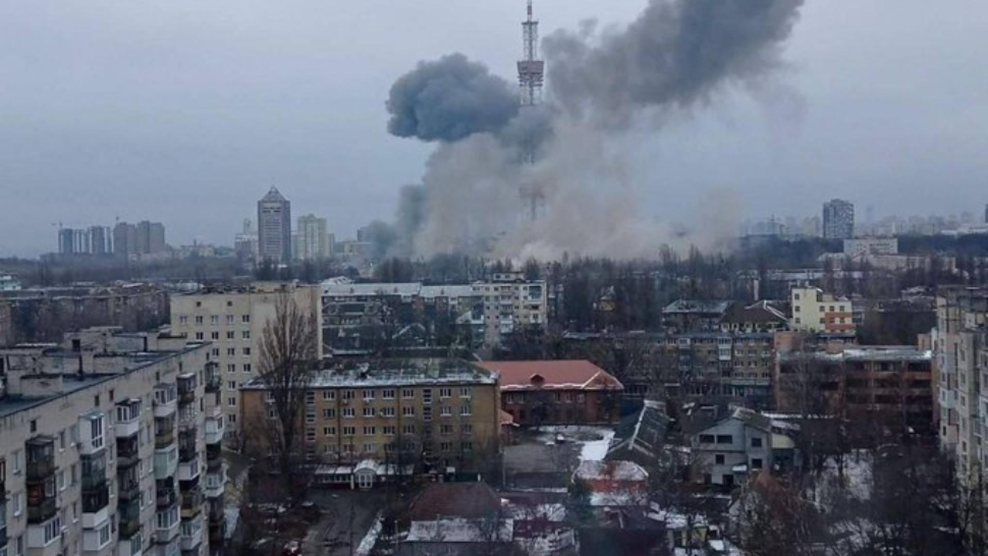 Cel puțin 5 morți după bombardarea Turnului de televiziune din Kiev - Momentul în care lovesc rachetele rușilor | VIDEO
