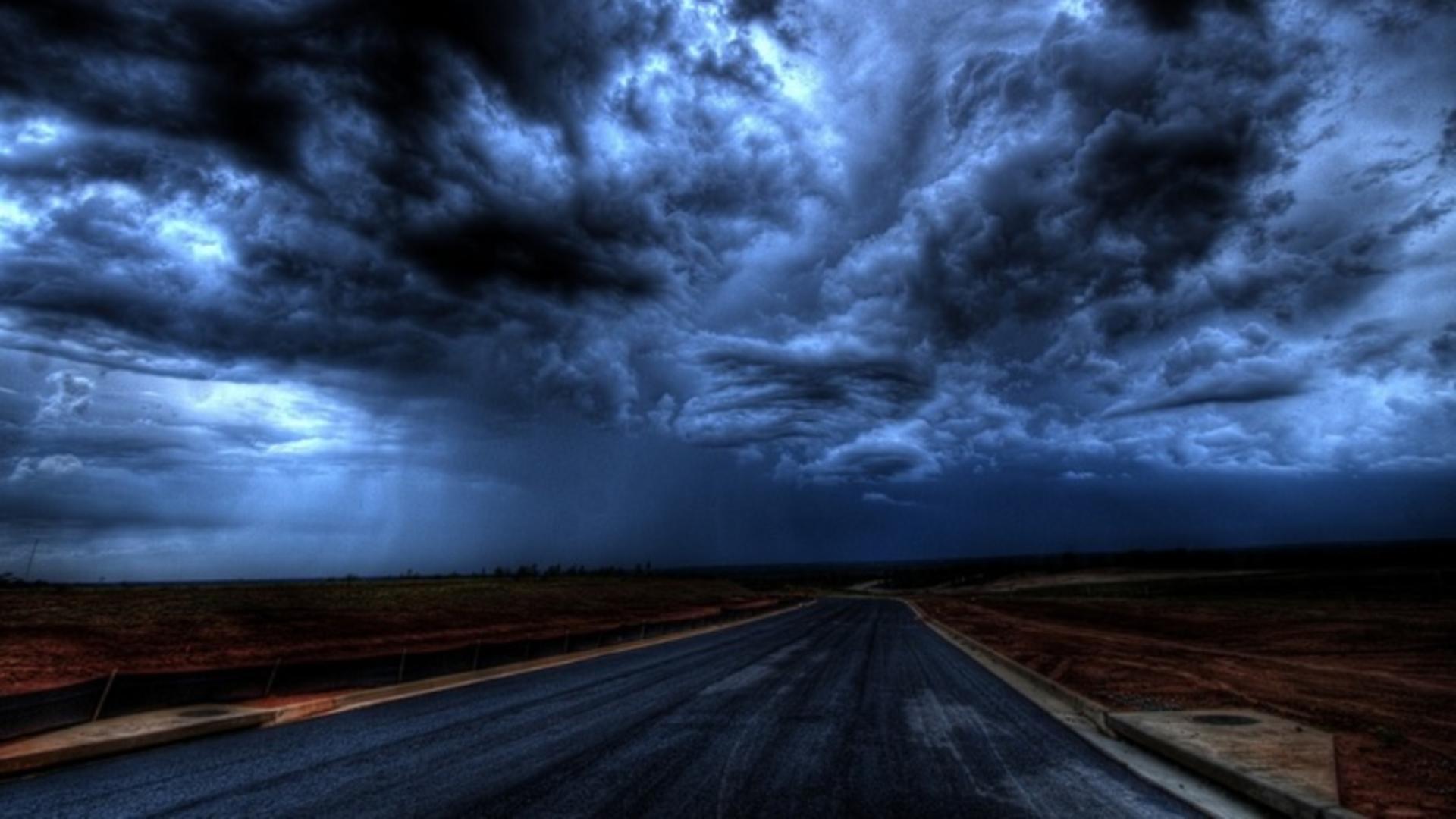 Alertă meteo - Cod galben de fenomene periculoase: ploi și rafale de până la 80 km/h
