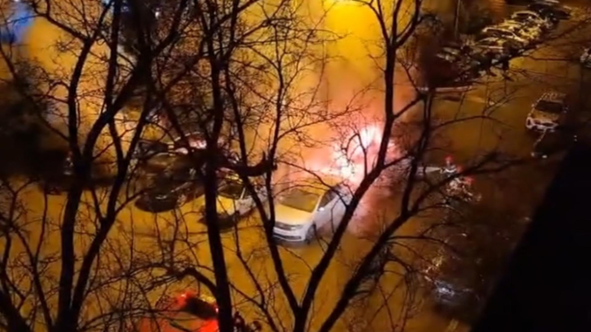Incendiu puternic, într-o parcare din Galați 