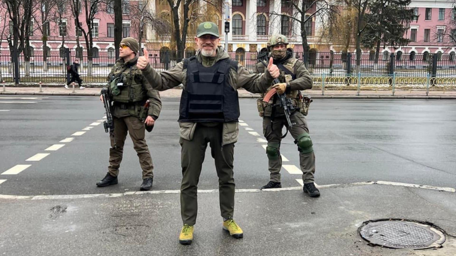 Всу в панике. Министр обороны Украины 2022. Российские войска в Киеве. Русские солдаты на Украине.