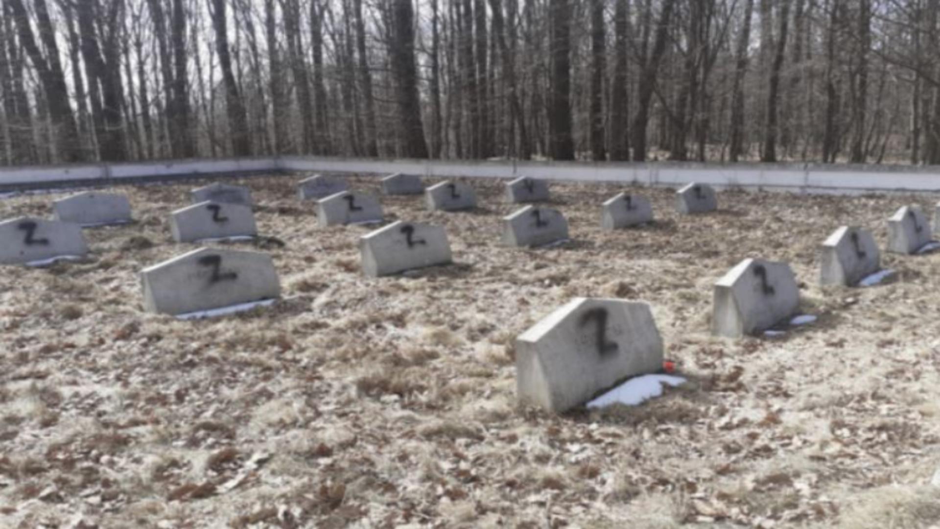 Morminte vandalizate ale soldaților ruși la Moțca. Foto/Adevărul