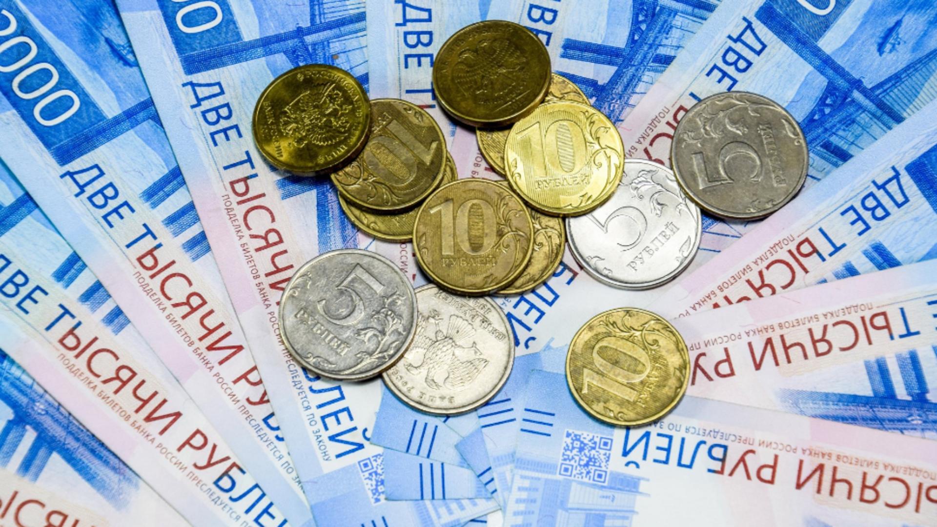 Investitorii ocolesc rubla și nu mai caută datoriile suverane. Foto/Profimedia