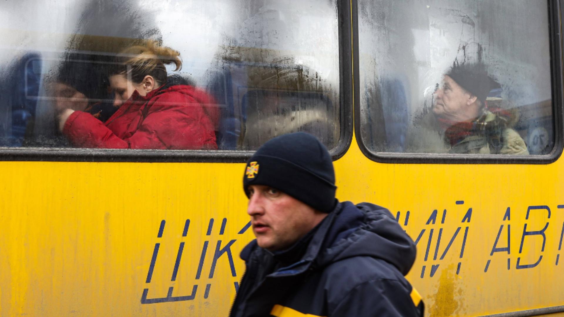 Ucrainenii fug cum pot din calea războiului. Foto/Profimedia  