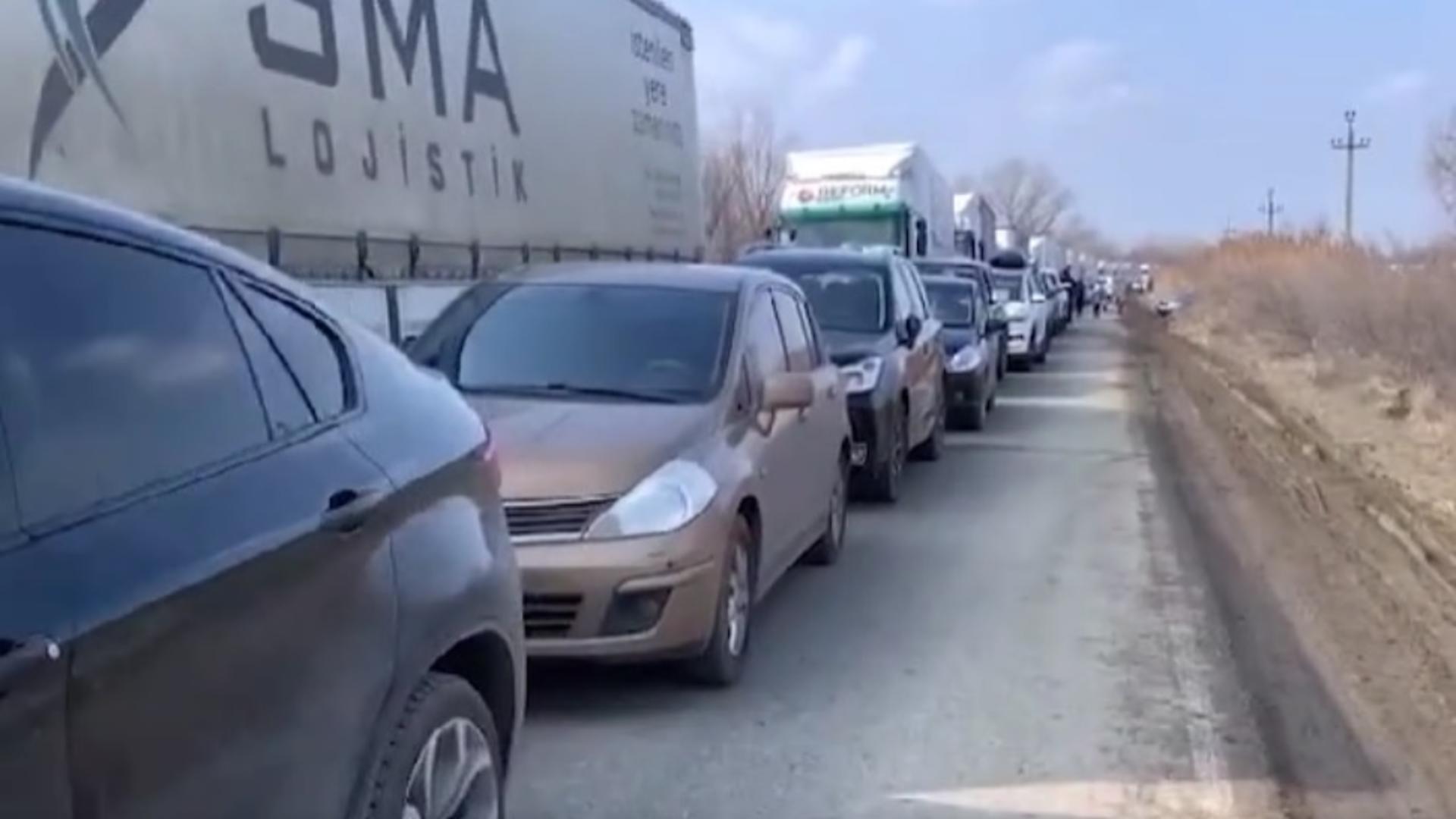 Zeci de mii de refugiați ucraineni, la coadă la Vama Isaccea