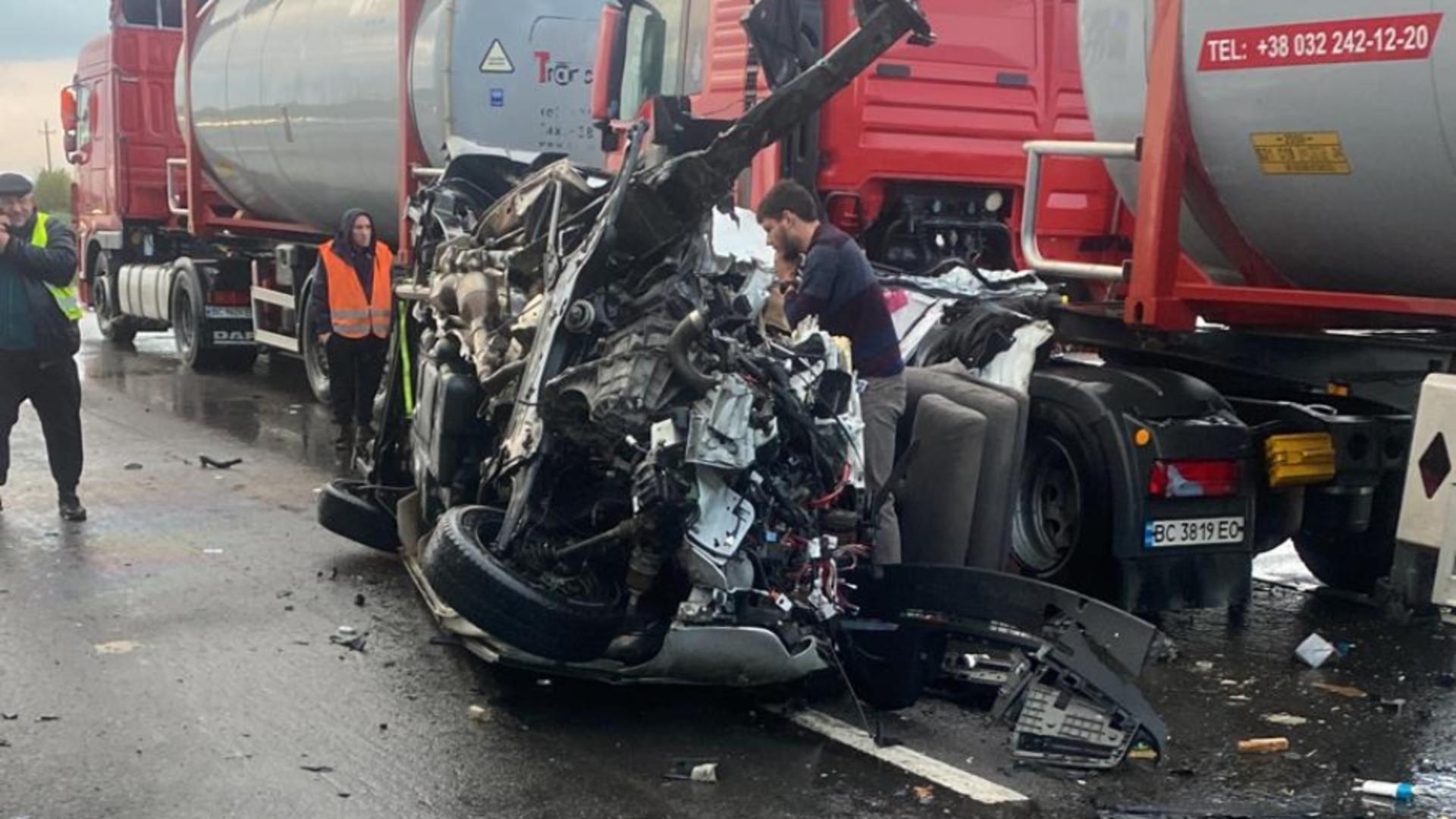 Accident CUMPLIT pe DN5, în județul Giurgiu: implicate două autotrenuri și două autoturisme. Trafic OPRIT