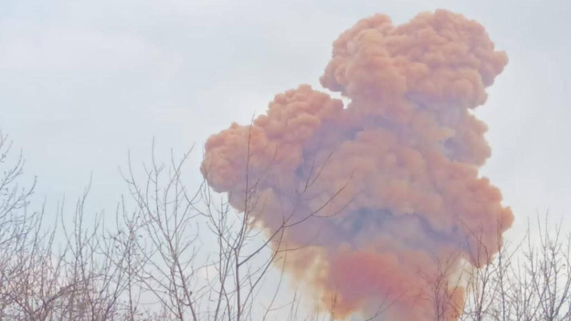 Rezervor de acid azotic din regiunea Luhansk, bombardat de ruși / Twitter Tpyxa News