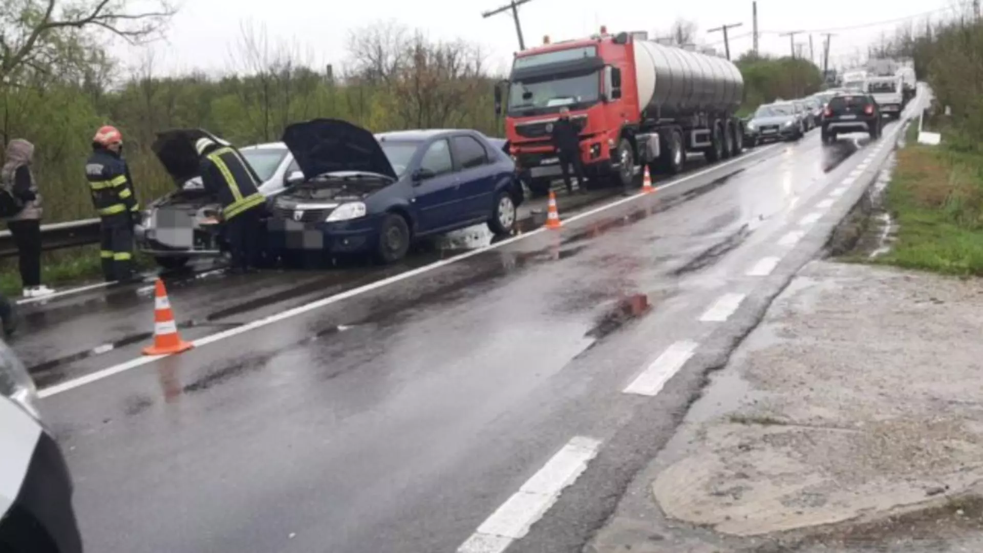Accident cu 4 autovehicule, inclusiv o cisternă, în Teleorman - 5 VICTIME, transportate la spital Foto: ISU Teleorman