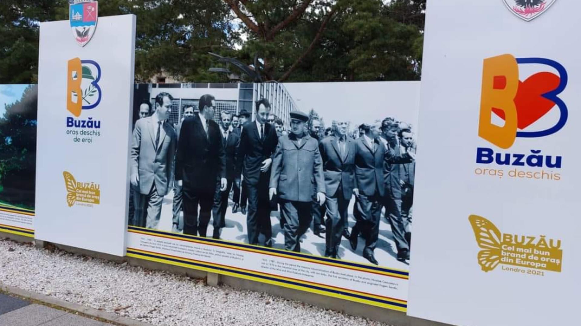 Primarul PSD din Buzău se apără și dă vina pe marketing pentru expoziția cu Nicolae Ceaușescu - Galerie FOTO