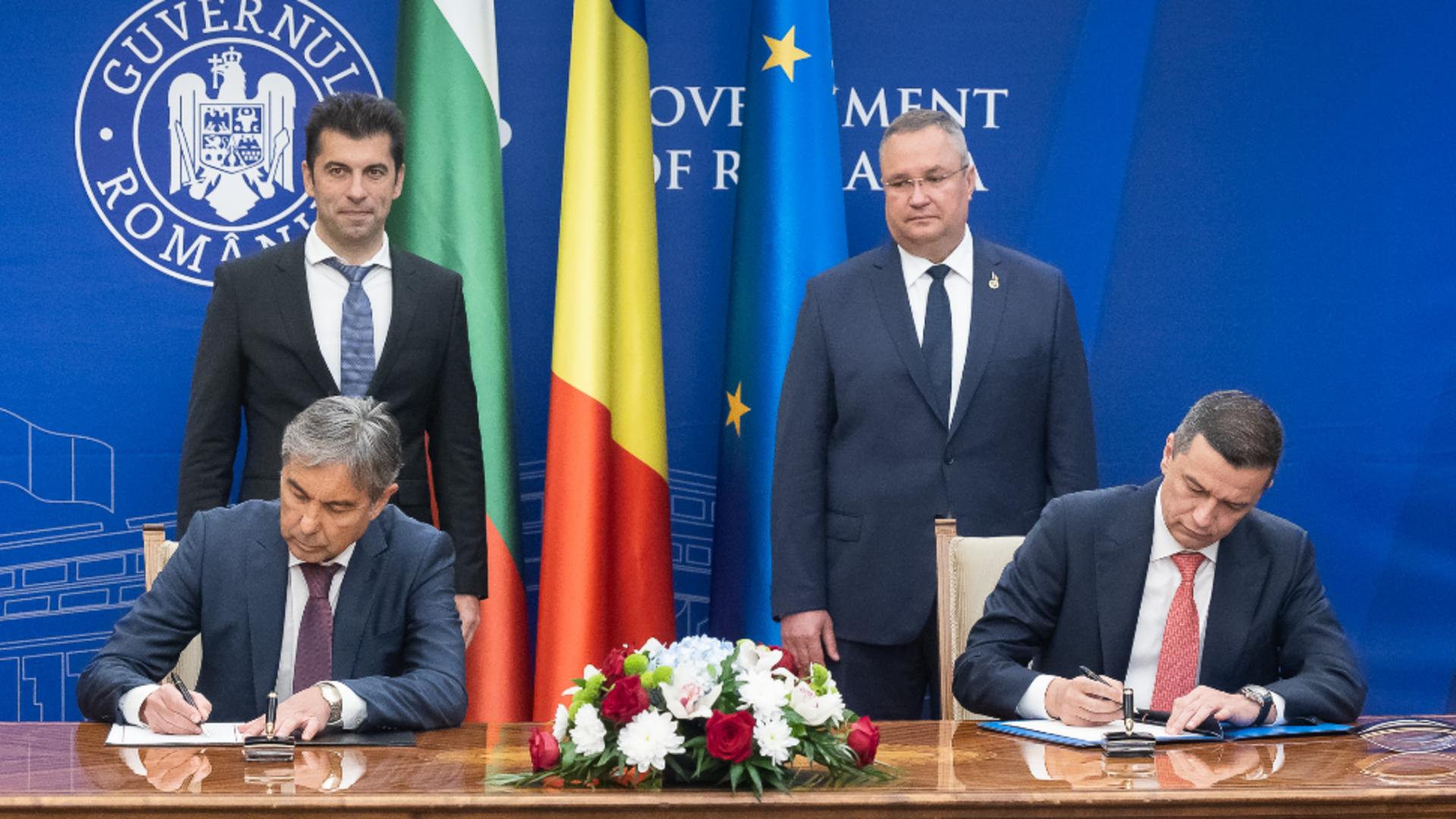 Premierii și miniștrii Transporturilor din România și Bulgaria. Foto/Guvern